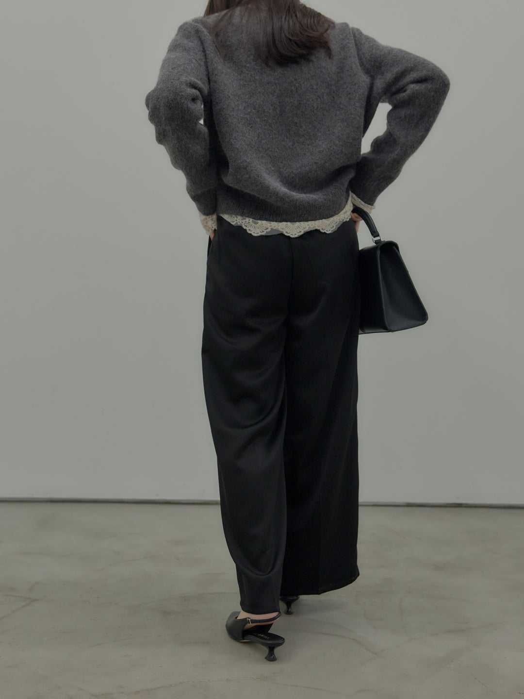 【Essential】センタープレスサテンパンツ