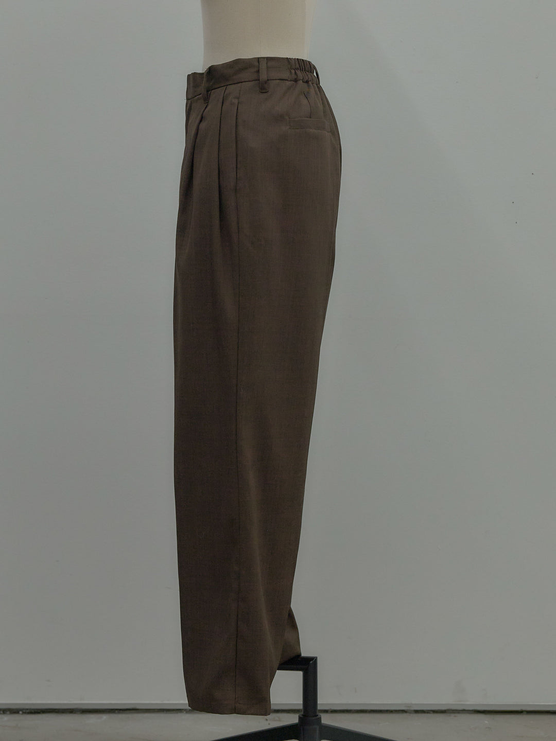 タックワイドパンツ