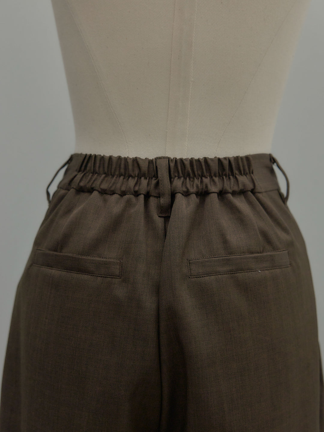 タックワイドパンツ