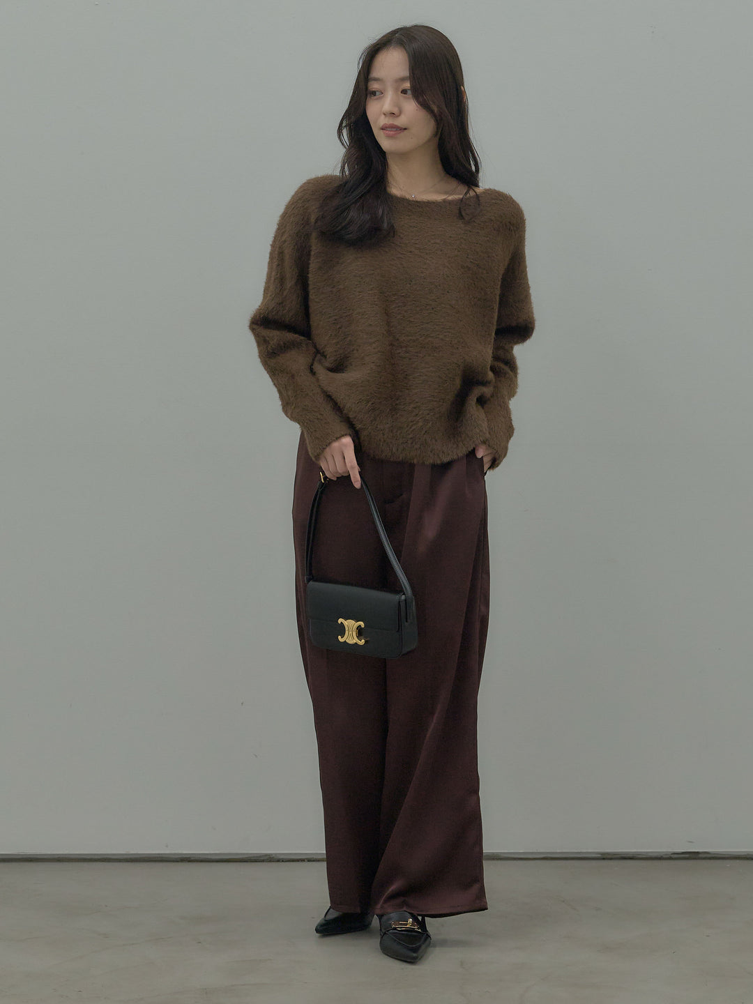 【SET】ラウンドネックシャギーニットトップス+【Essential】センタープレスサテンパンツ(2set)