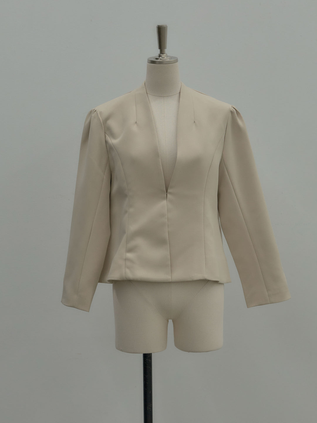 コントゥアフロントホックノーカラージャケット