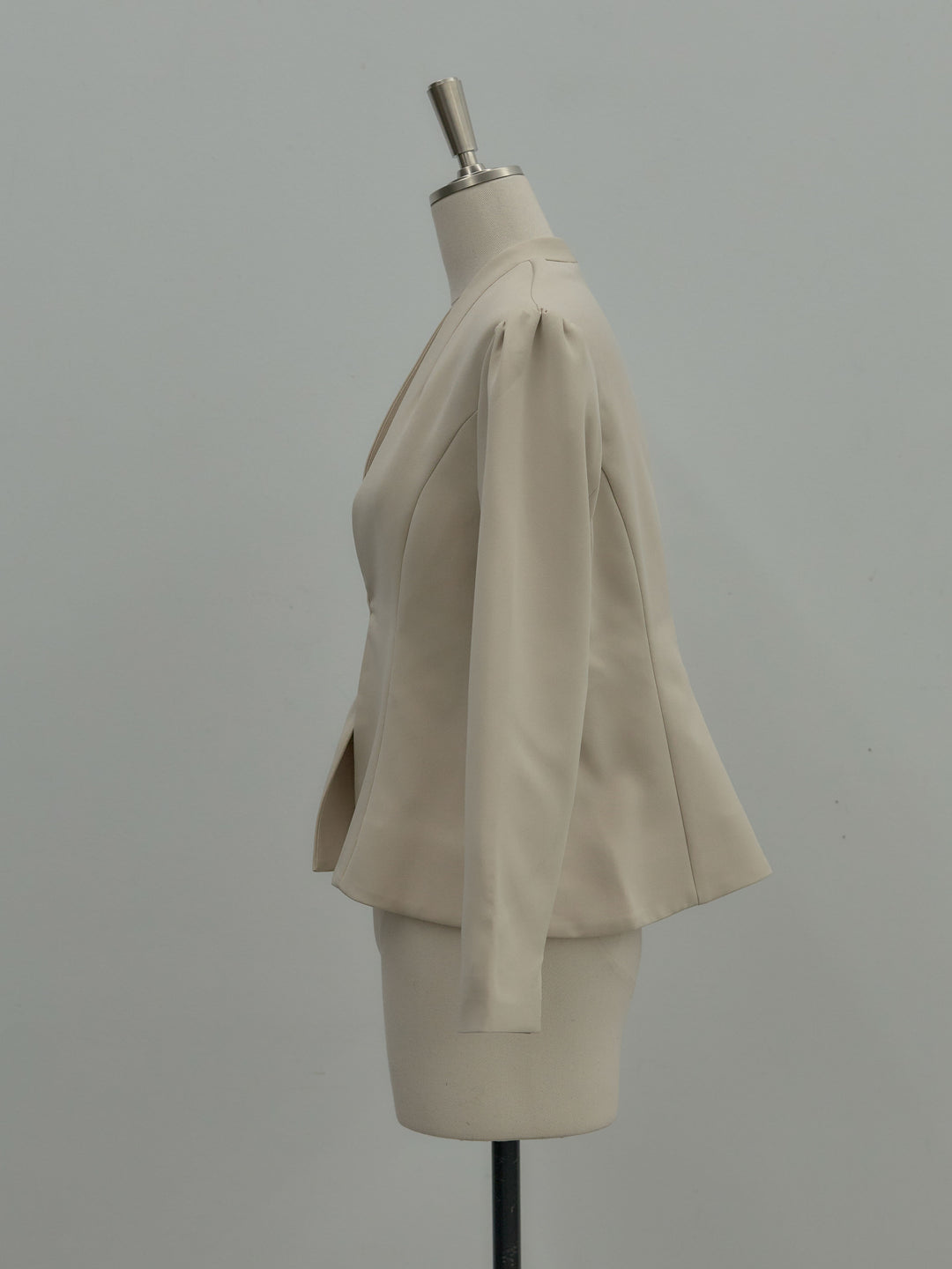 コントゥアフロントホックノーカラージャケット