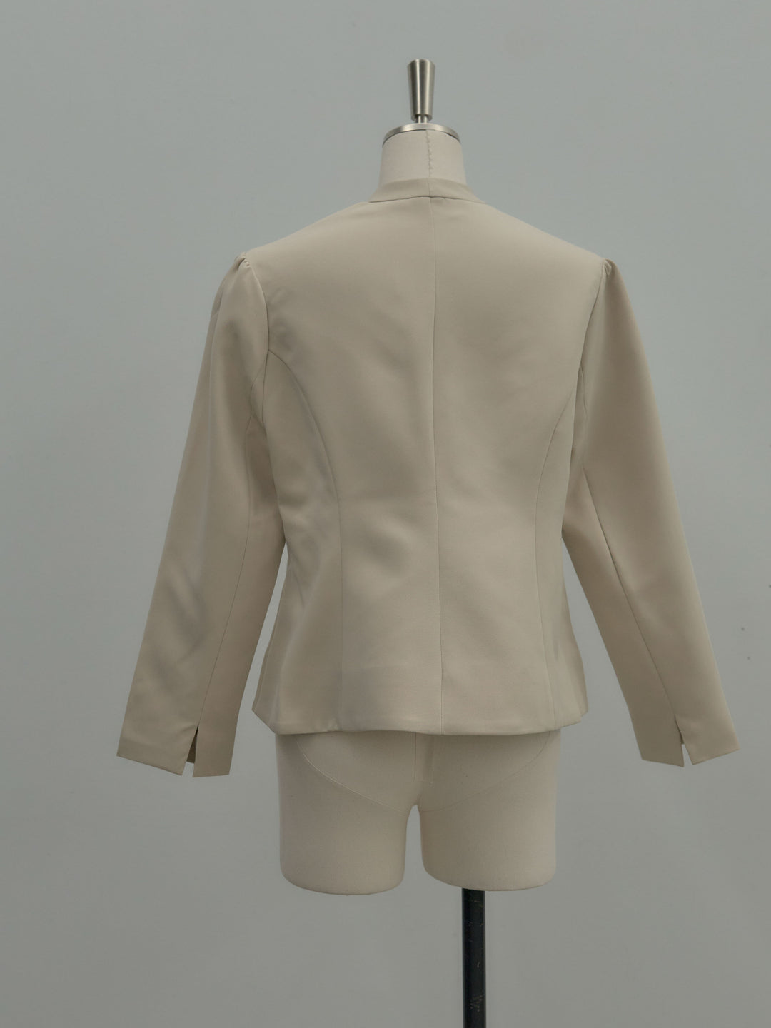 コントゥアフロントホックノーカラージャケット