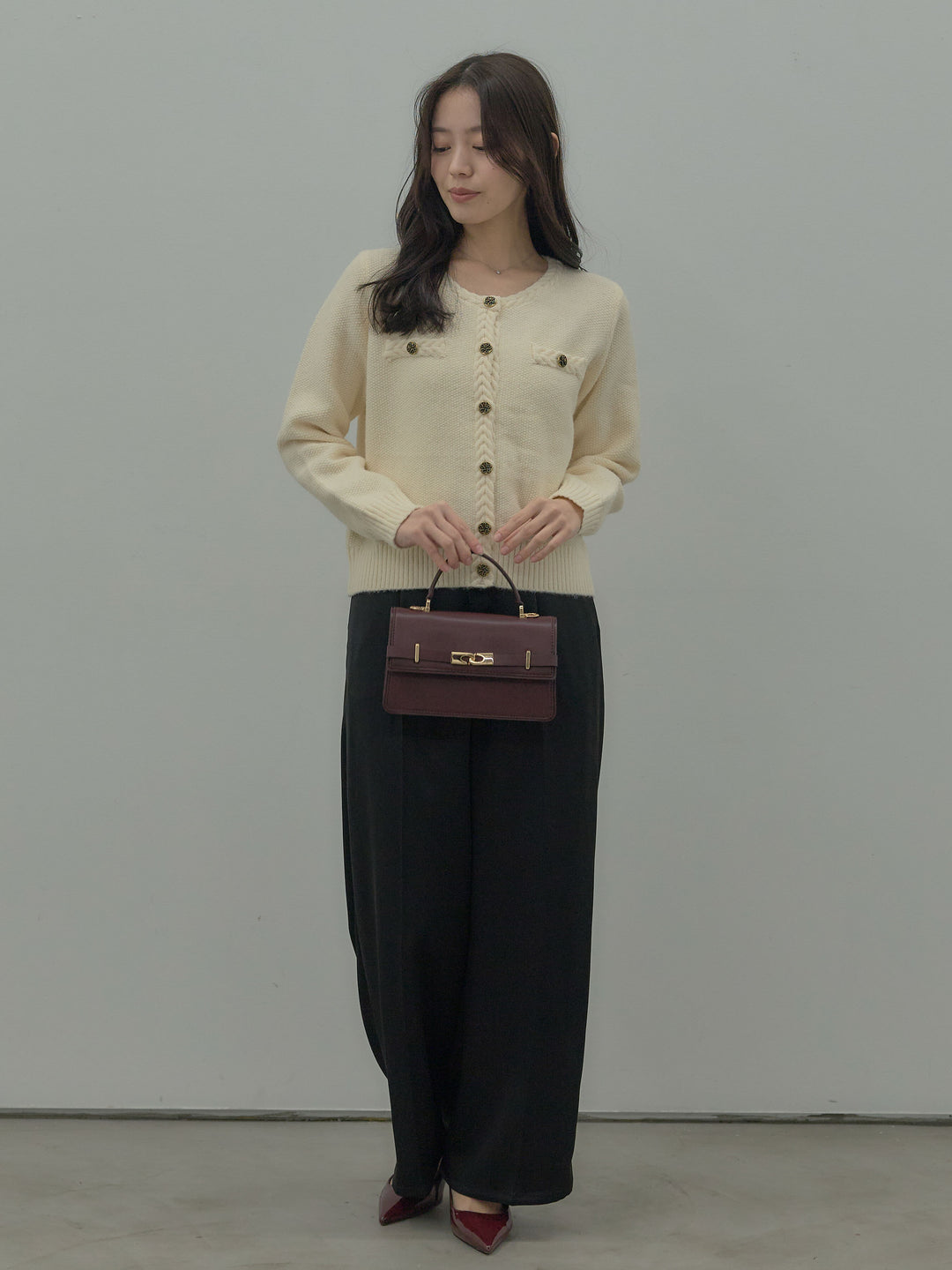 【SET】ゴールドボタンニットカーディガン+【Essential】センタープレスサテンパンツ(2set)