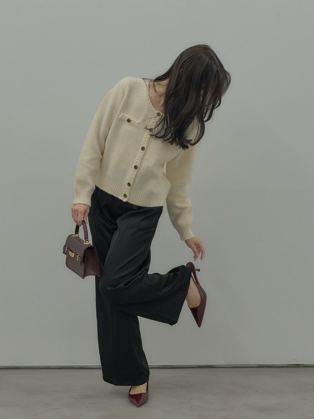 【SET】ゴールドボタンニットカーディガン+【Essential】センタープレスサテンパンツ(2set)