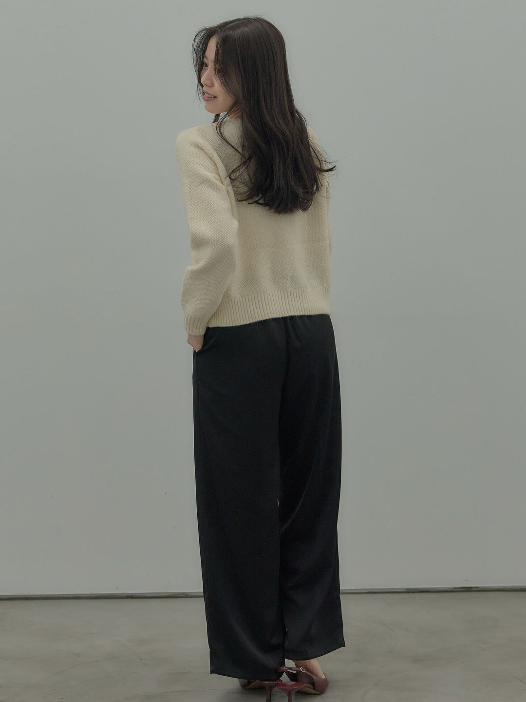 【SET】ゴールドボタンニットカーディガン+【Essential】センタープレスサテンパンツ(2set)