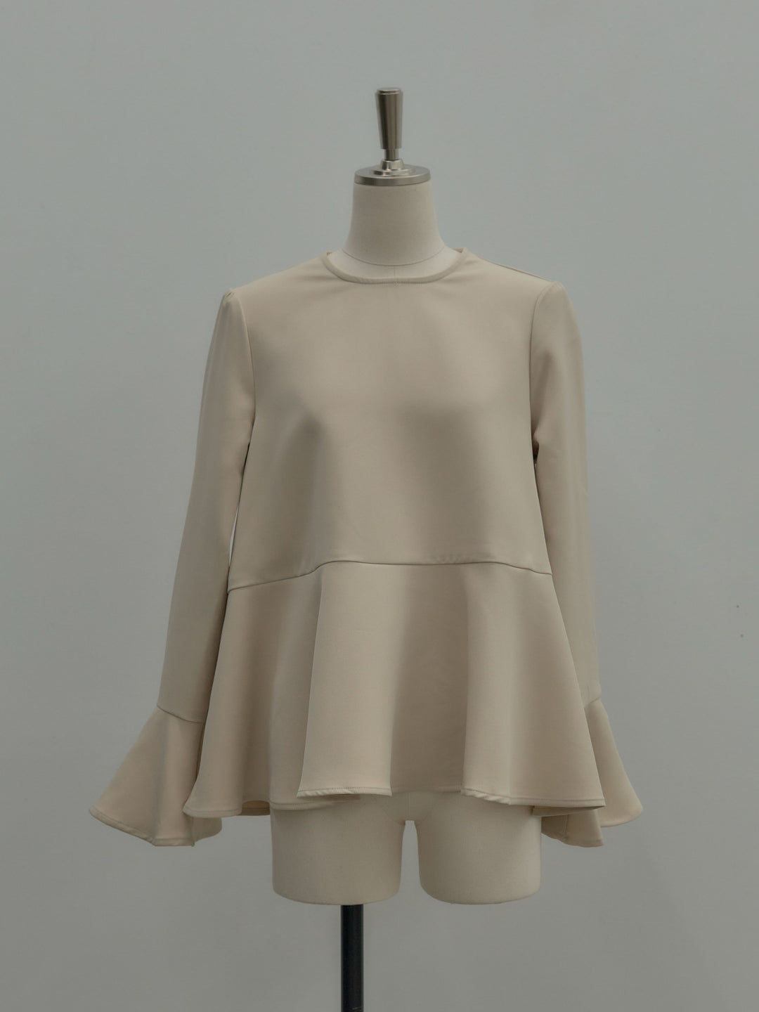 ラウンドネックベルスリーブペプラムブラウス