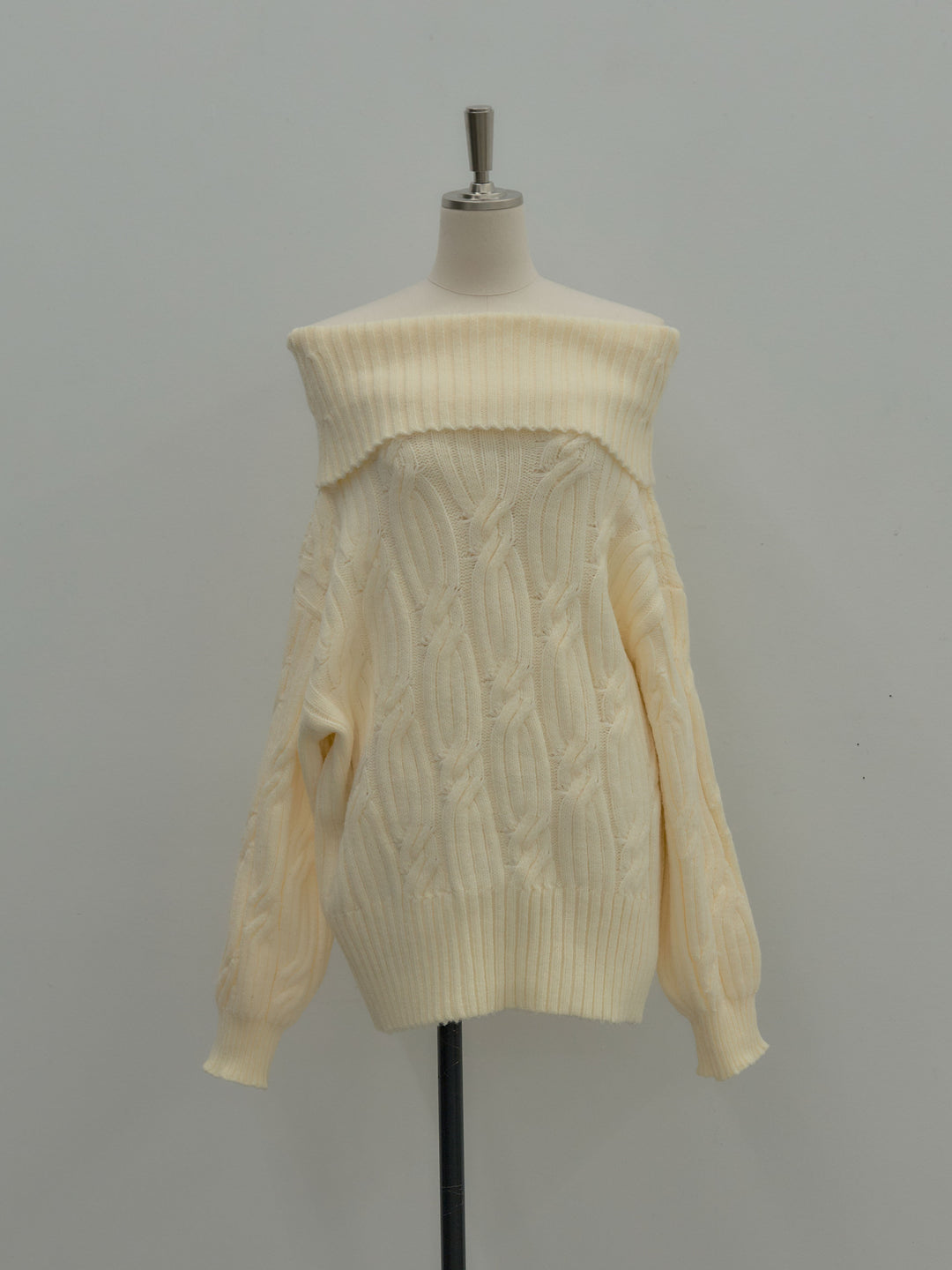 ケーブル編みルーズオフショルニットプルオーバー