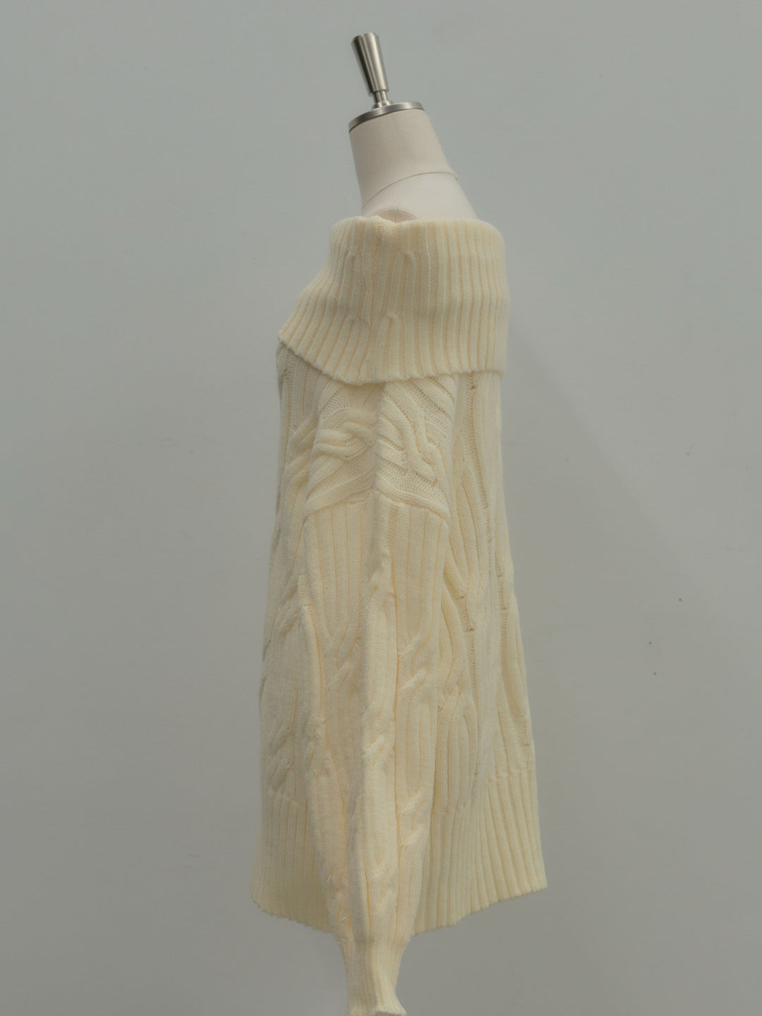 ケーブル編みルーズオフショルニットプルオーバー