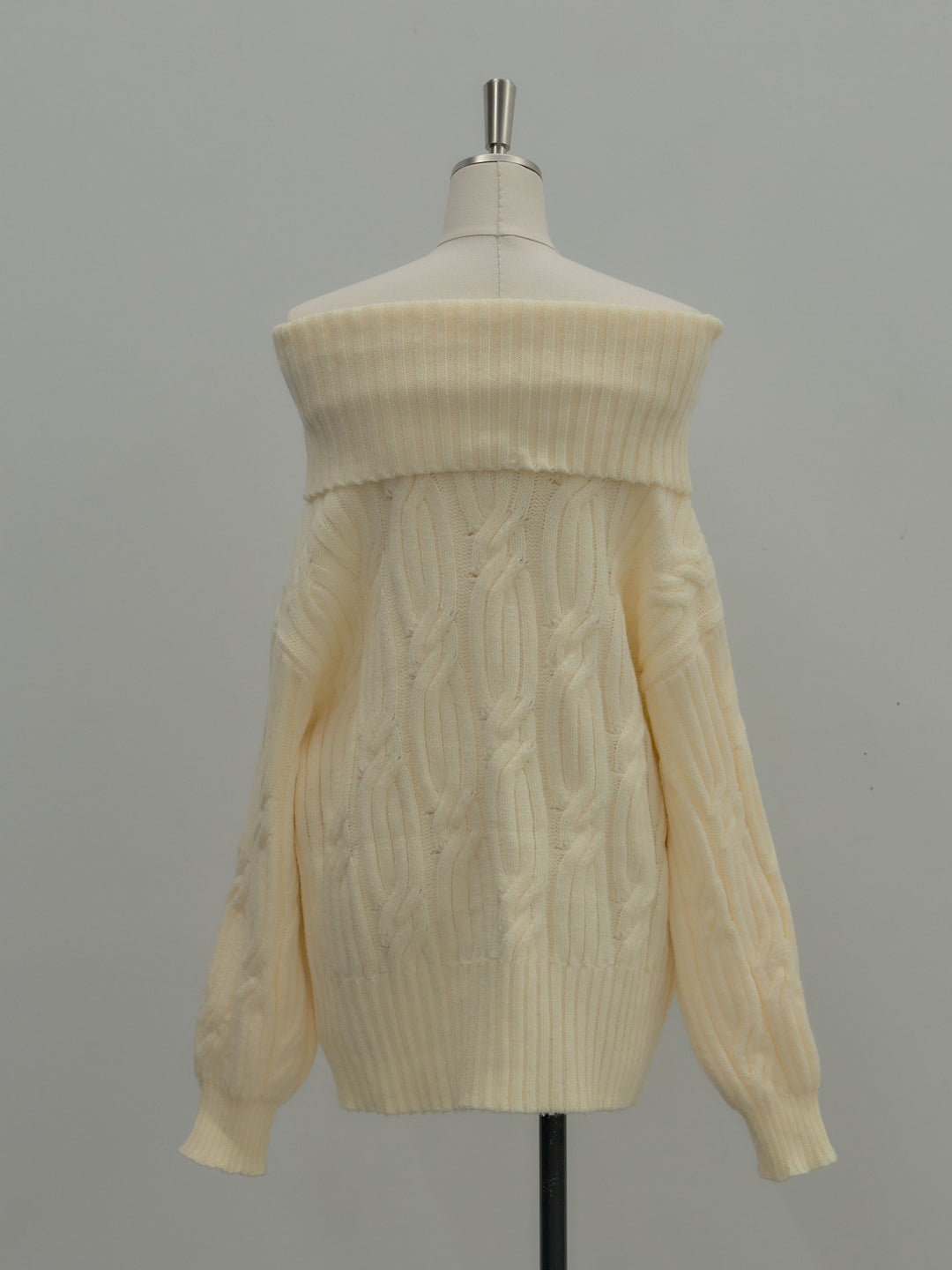 ケーブル編みルーズオフショルニットプルオーバー