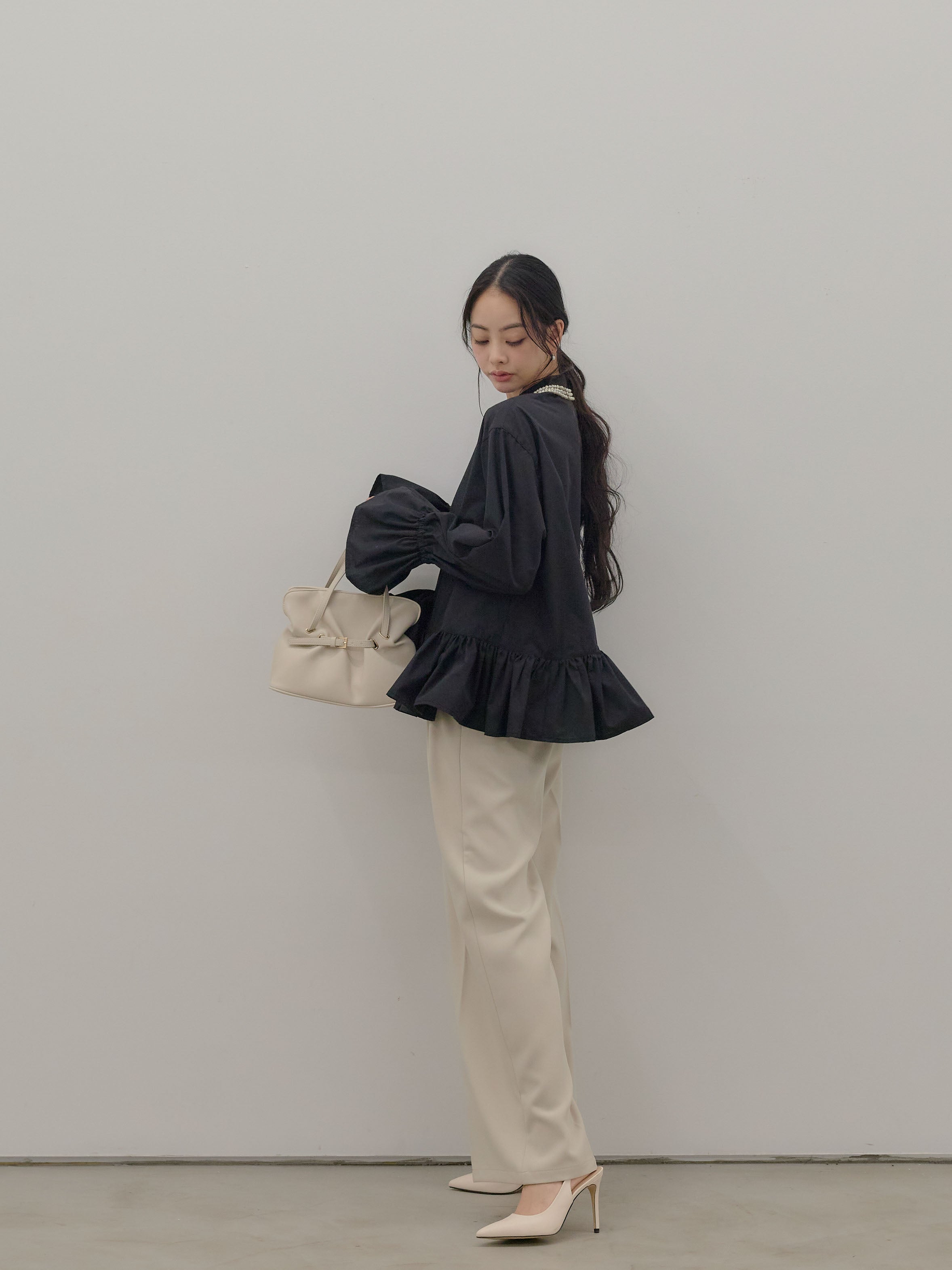 ohga  裾フリル FRILL 黒 ブラウス 新品未使用 ブロード裾フリルブラウス – nairo