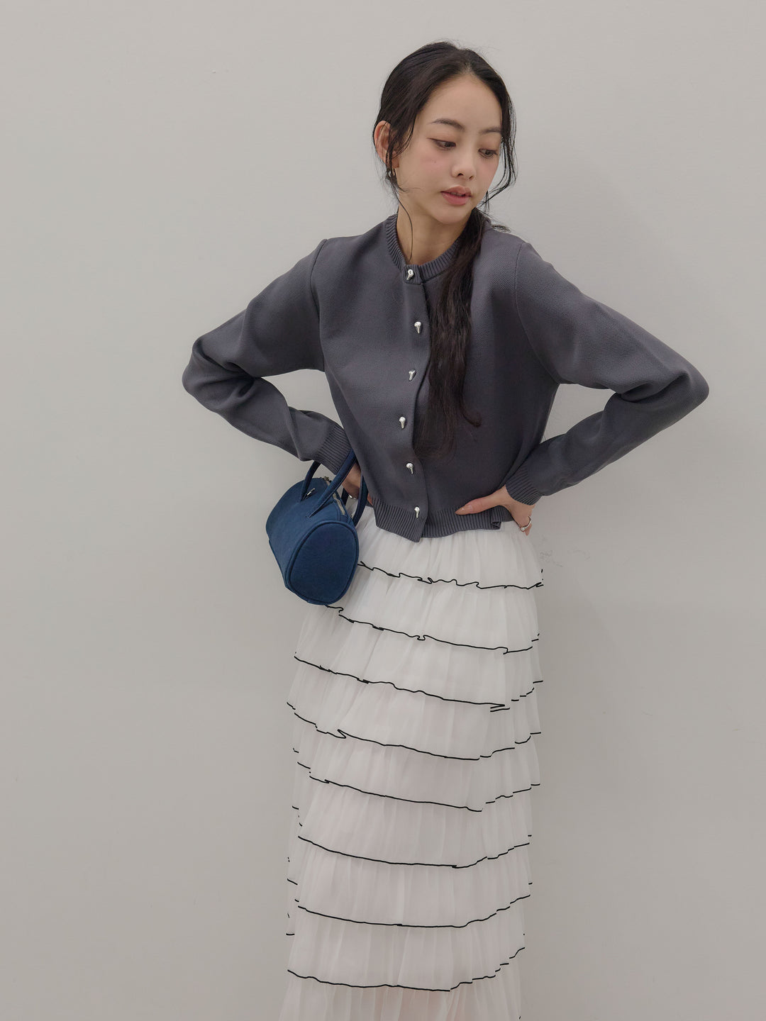 【SET】シルバーボタンコンパクトニットカーディガン+バイカラーフリルチュールスカート(2set)