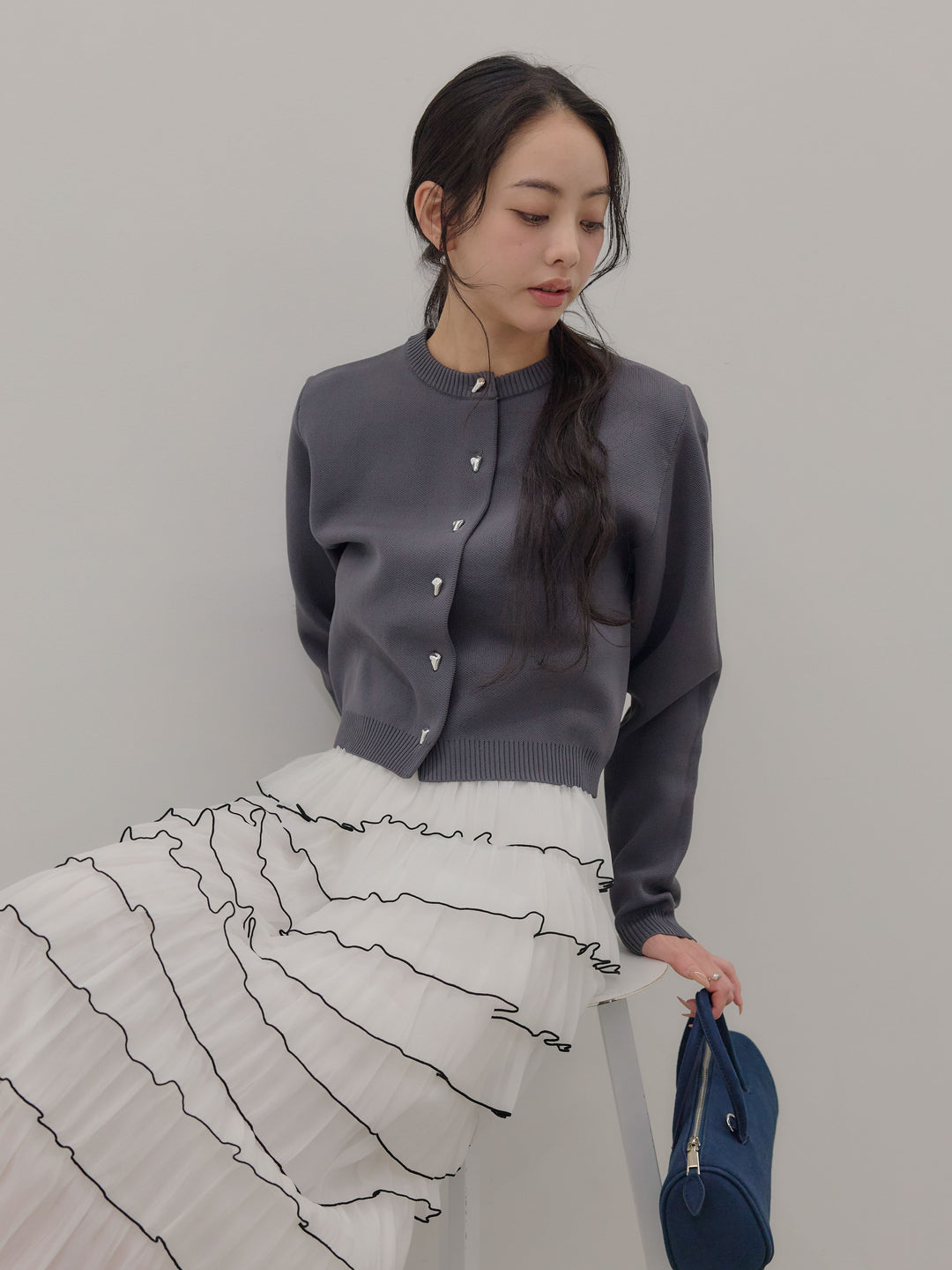 【SET】シルバーボタンコンパクトニットカーディガン+バイカラーフリルチュールスカート(2set)