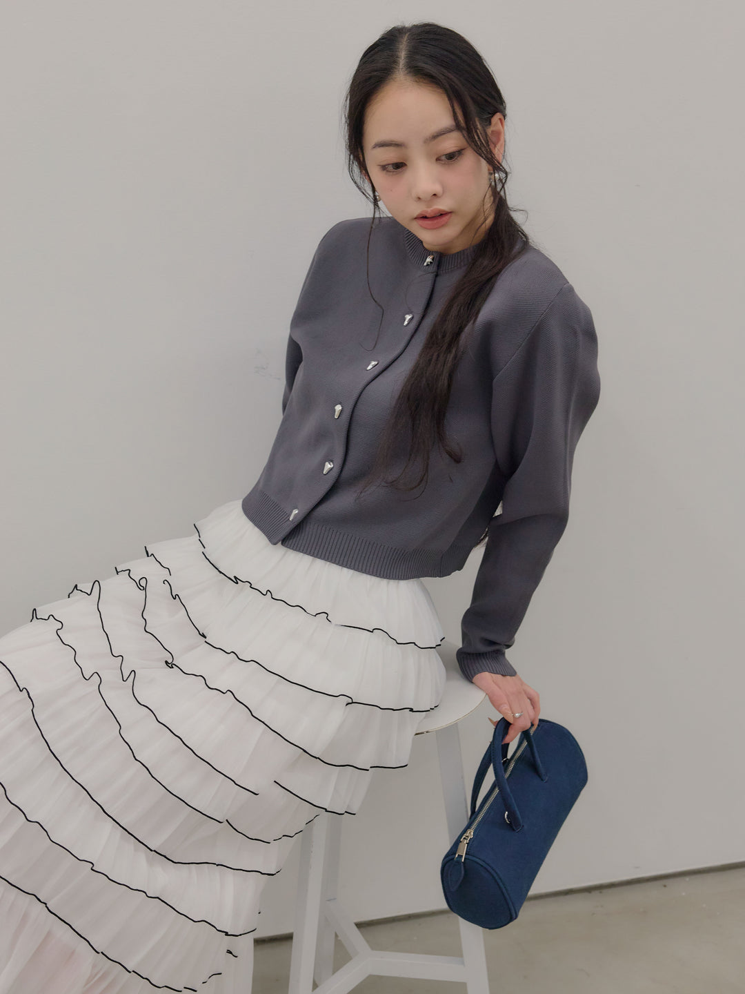 【SET】シルバーボタンコンパクトニットカーディガン+バイカラーフリルチュールスカート(2set)