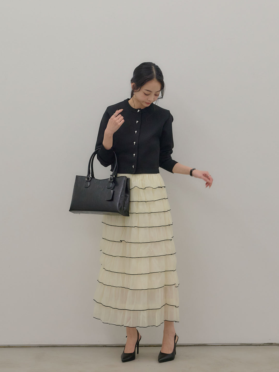 【SET】シルバーボタンコンパクトニットカーディガン+バイカラーフリルチュールスカート(2set)