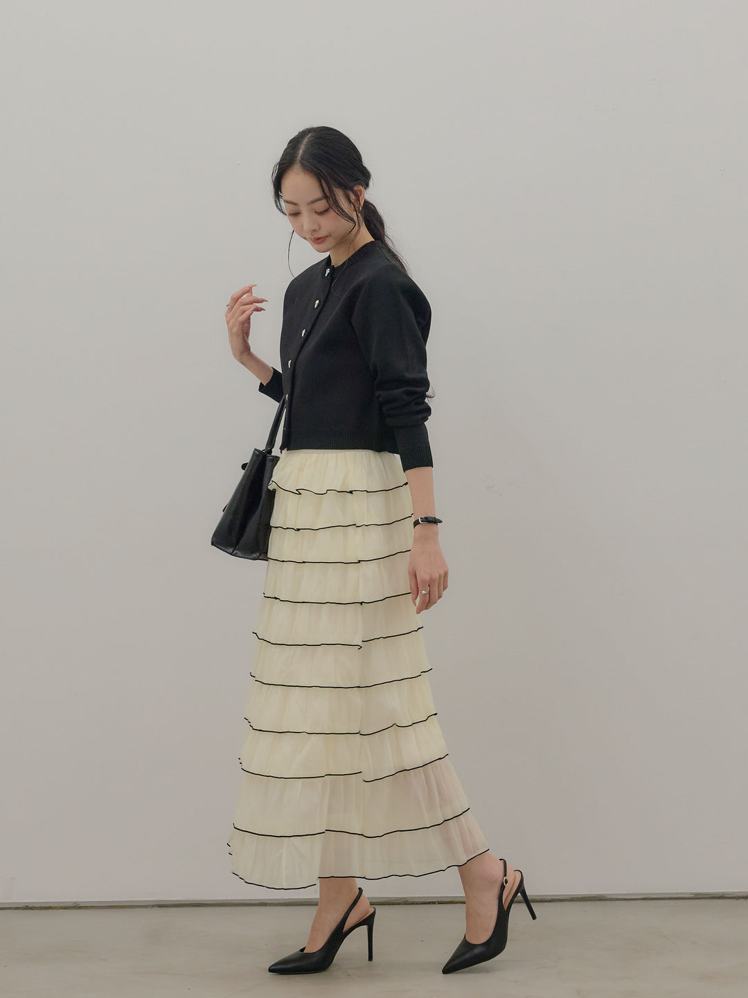 【SET】シルバーボタンコンパクトニットカーディガン+バイカラーフリルチュールスカート(2set)