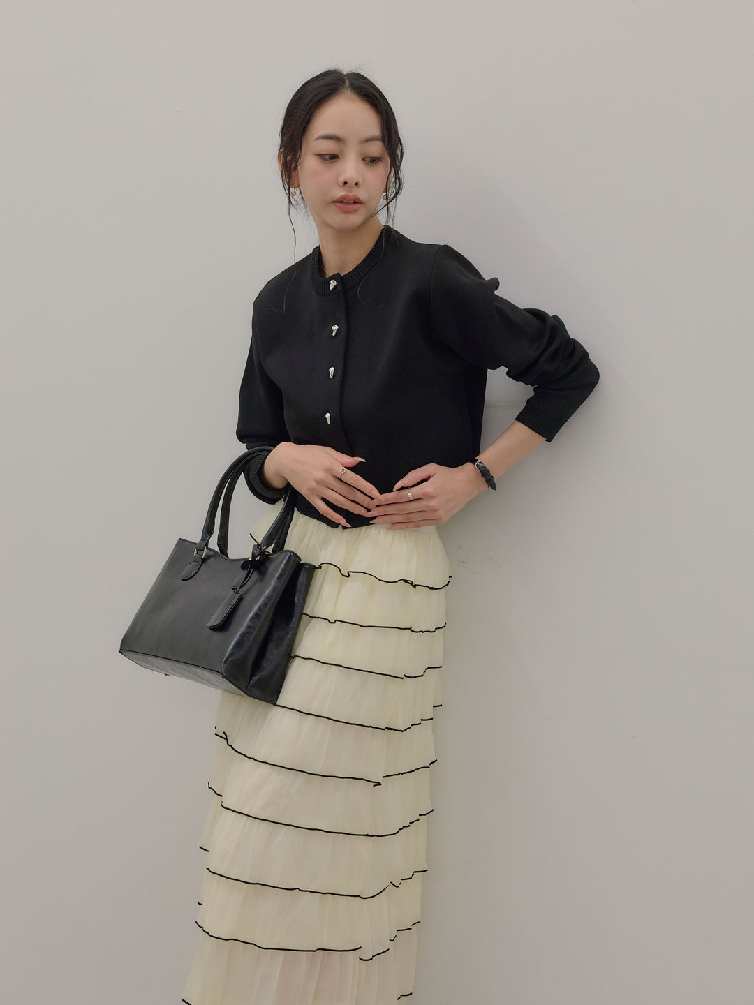 【SET】シルバーボタンコンパクトニットカーディガン+バイカラーフリルチュールスカート(2set)