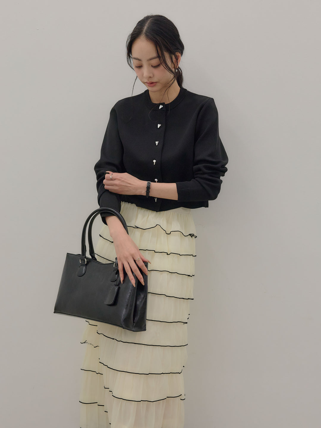 【SET】シルバーボタンコンパクトニットカーディガン+バイカラーフリルチュールスカート(2set)