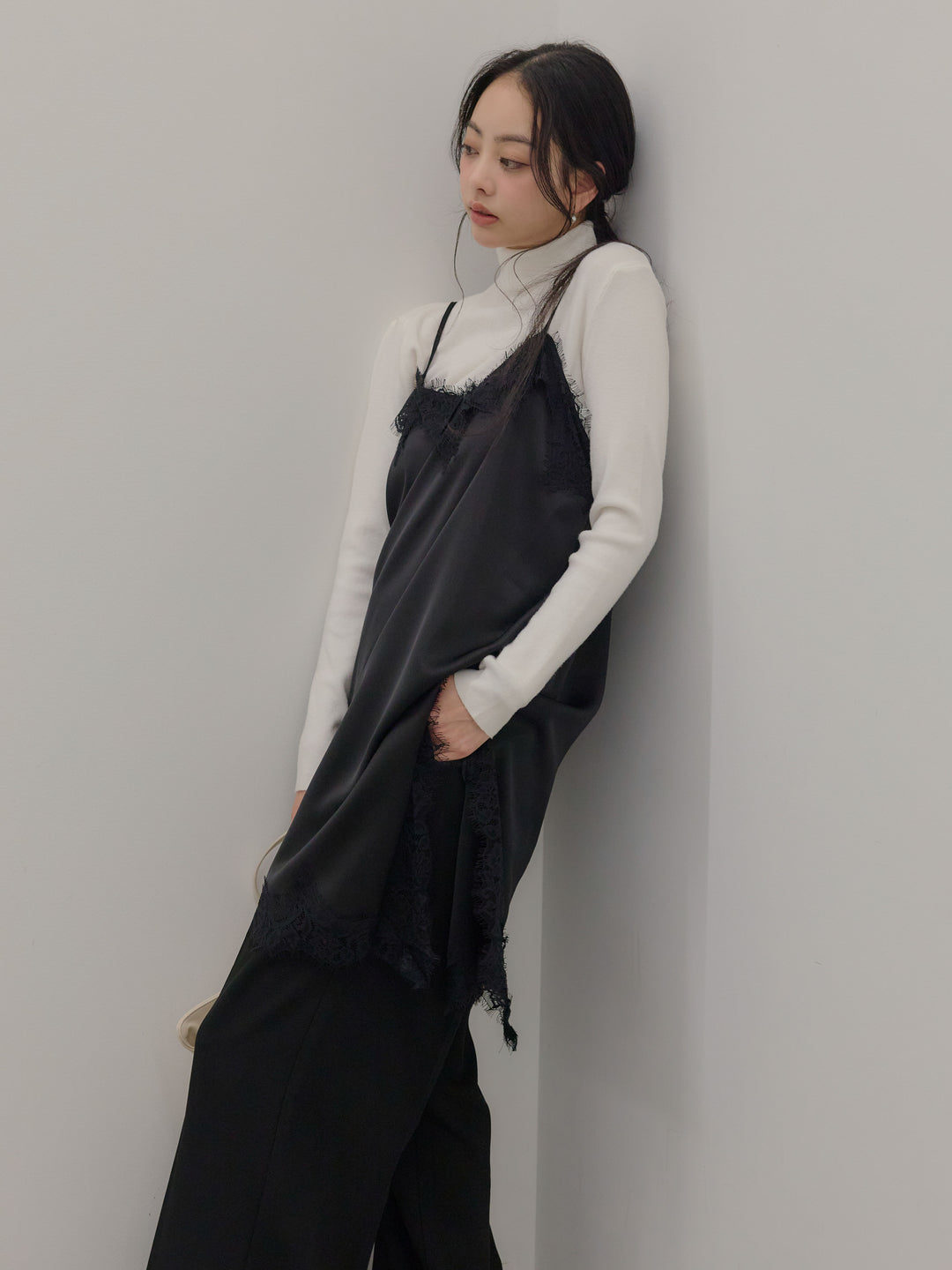 アシンメトリーサテンレースキャミソール