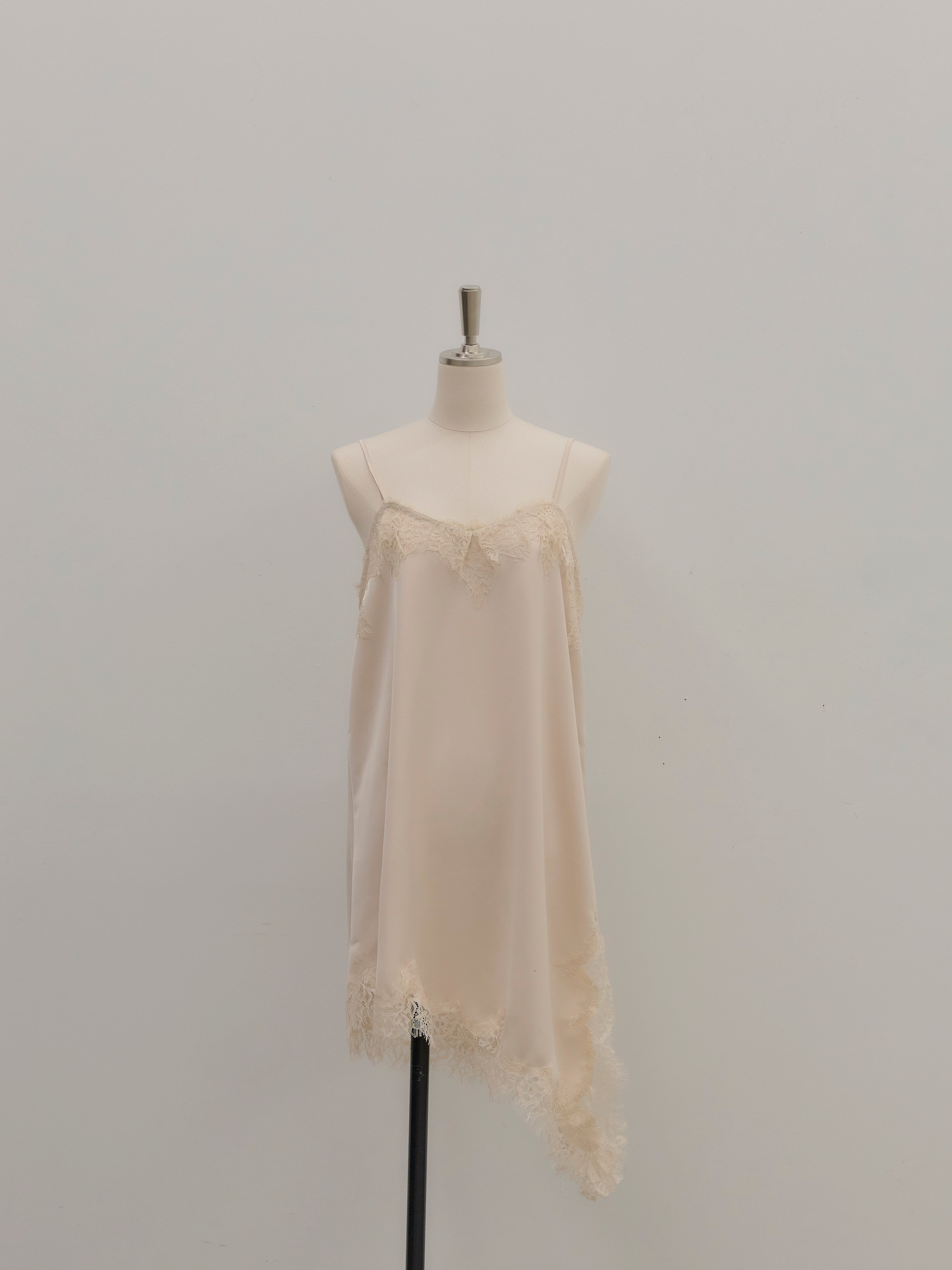 アシンメトリーサテンレースキャミソール – nairo