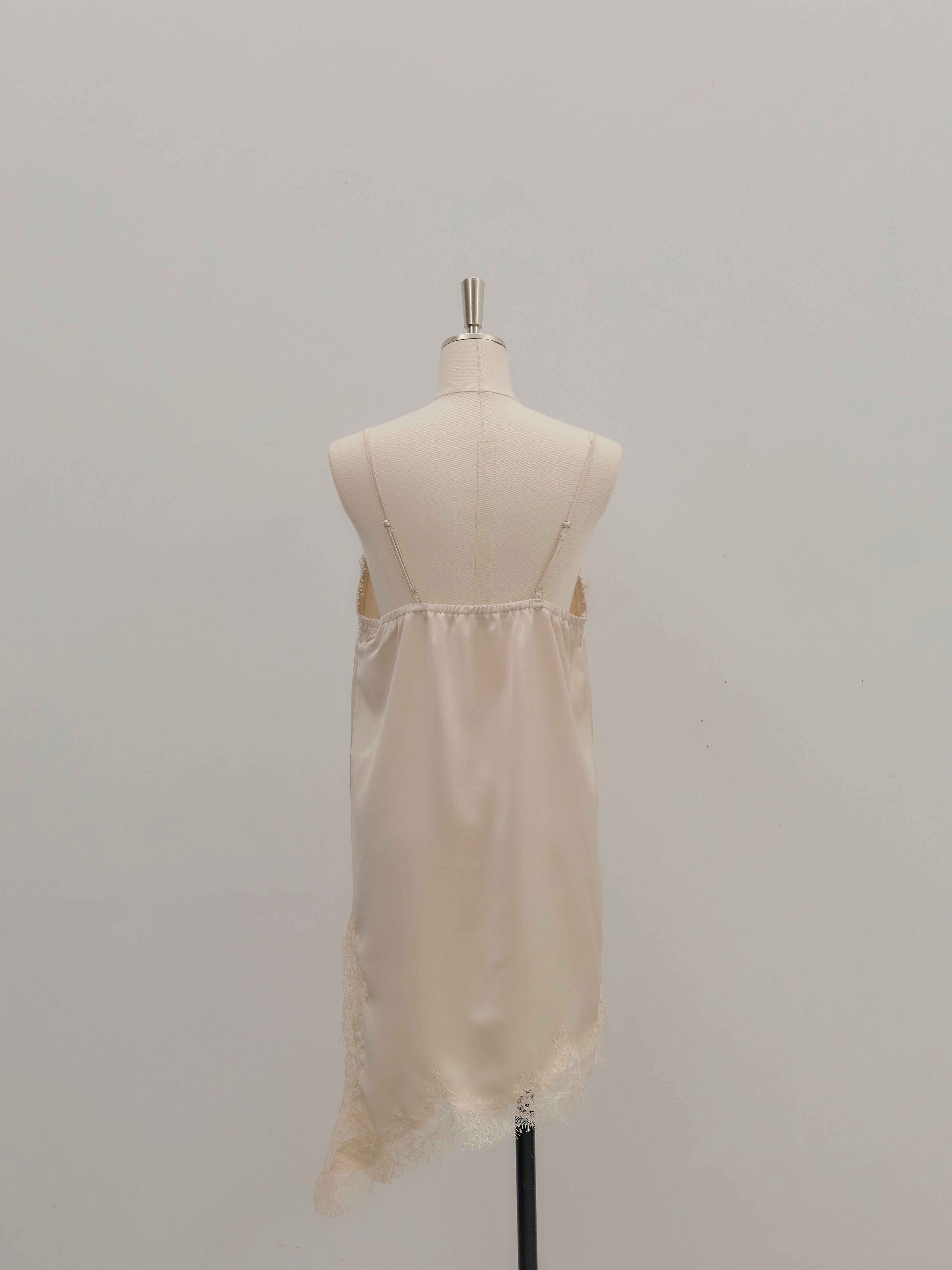 アシンメトリーサテンレースキャミソール – nairo