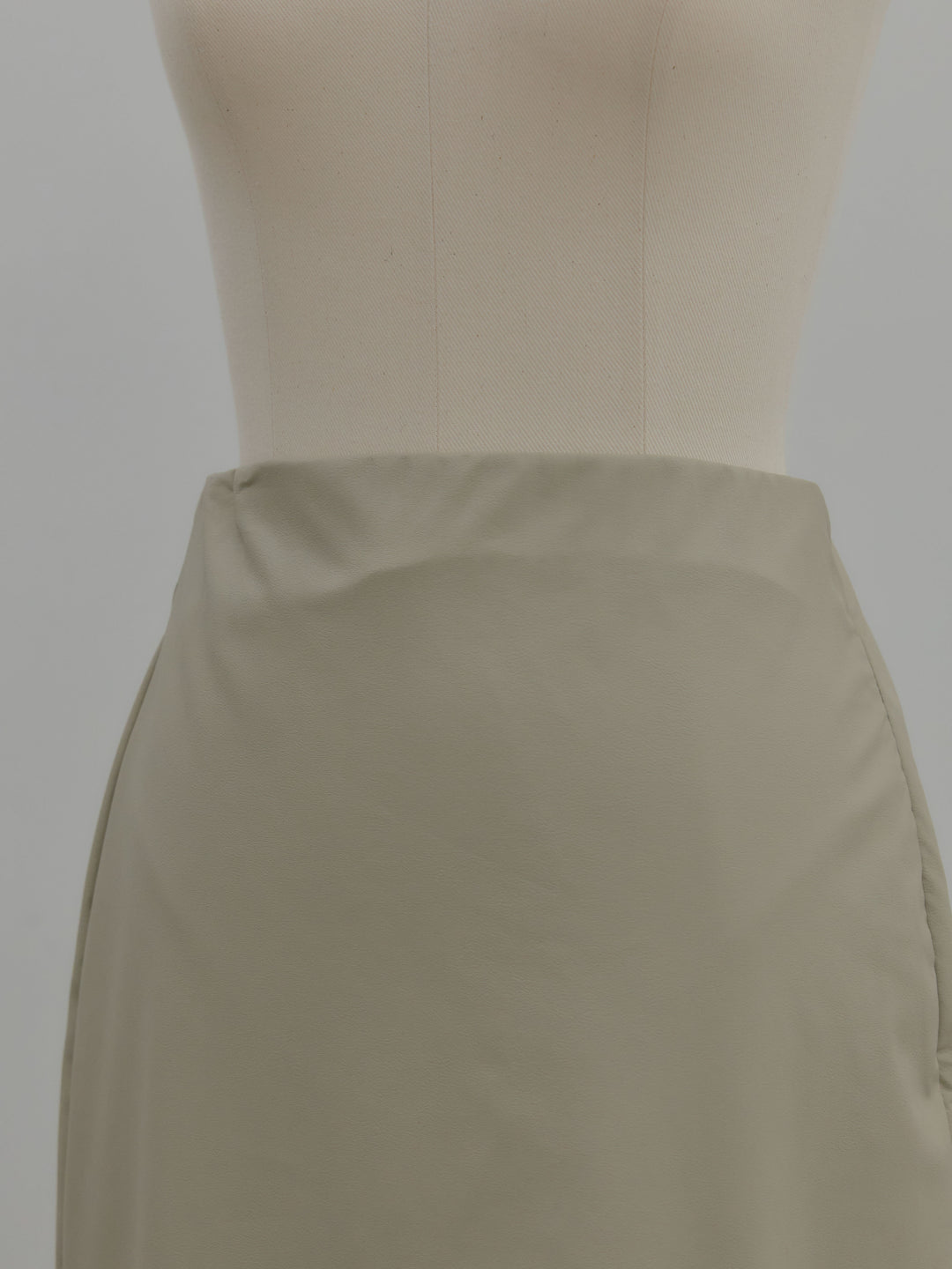 フェイクレザーナロースカート