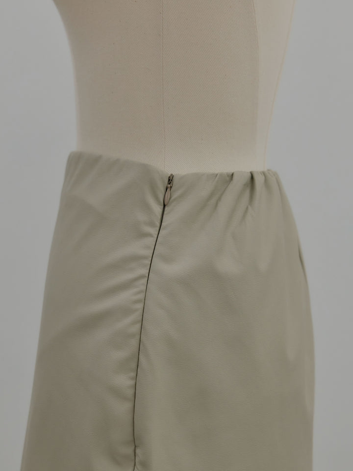 フェイクレザーナロースカート