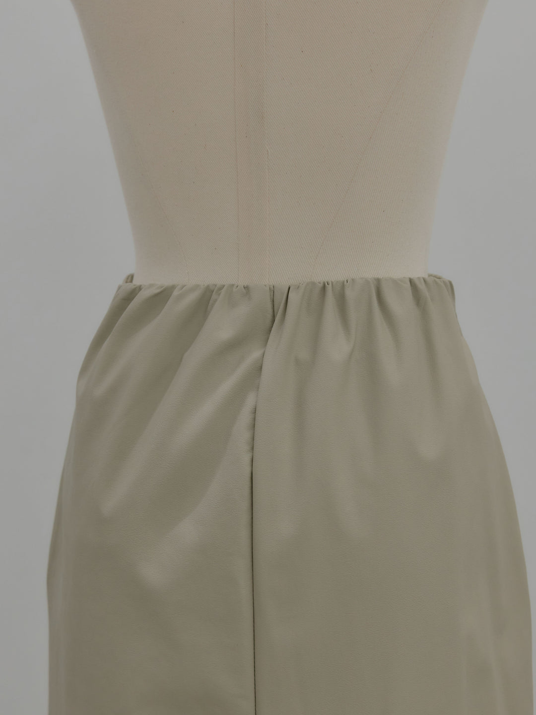 フェイクレザーナロースカート