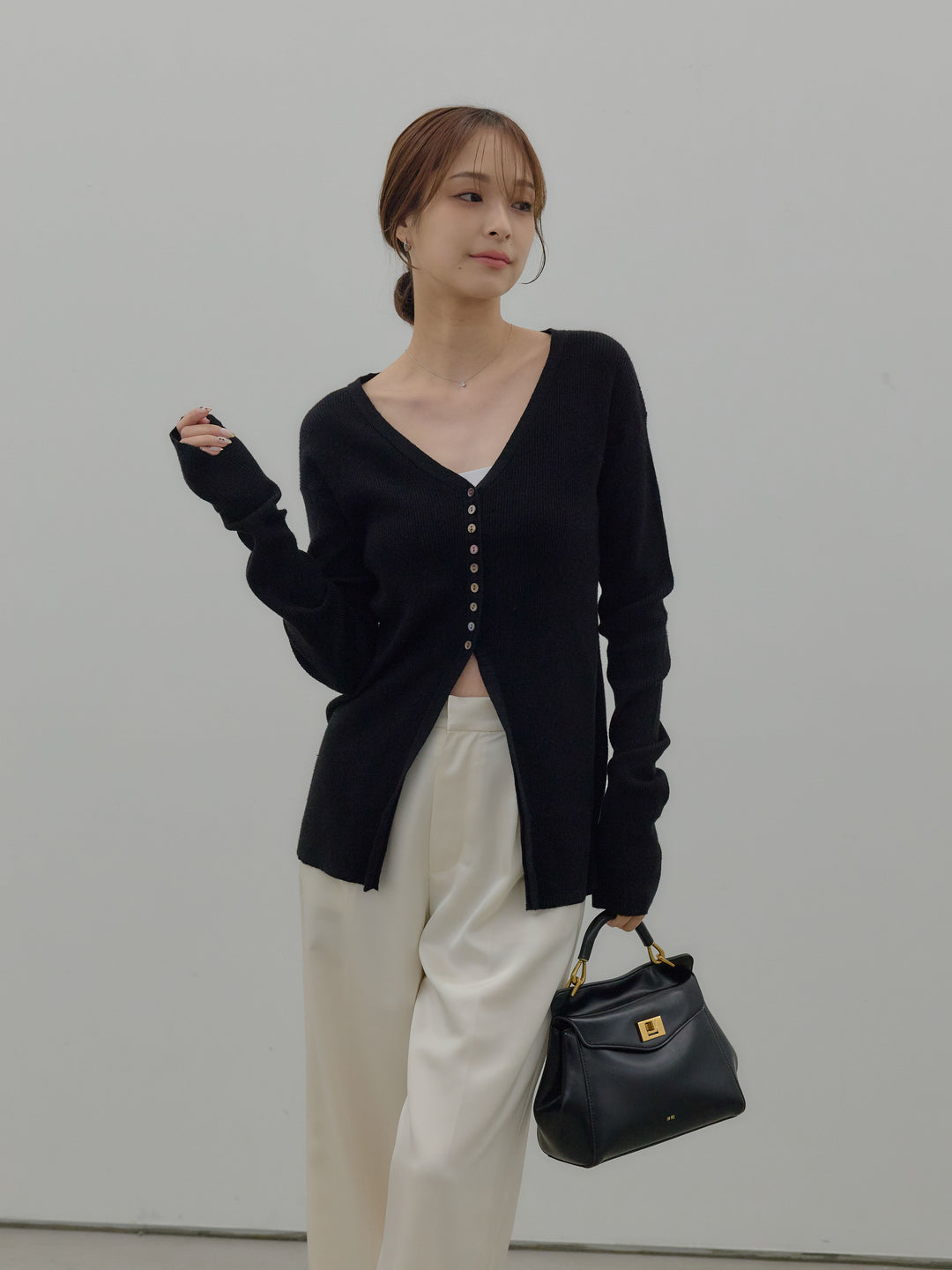 【SET】ソフトタッチVネックカーディガン+【Essential】センタープレスサテンパンツ(2set)