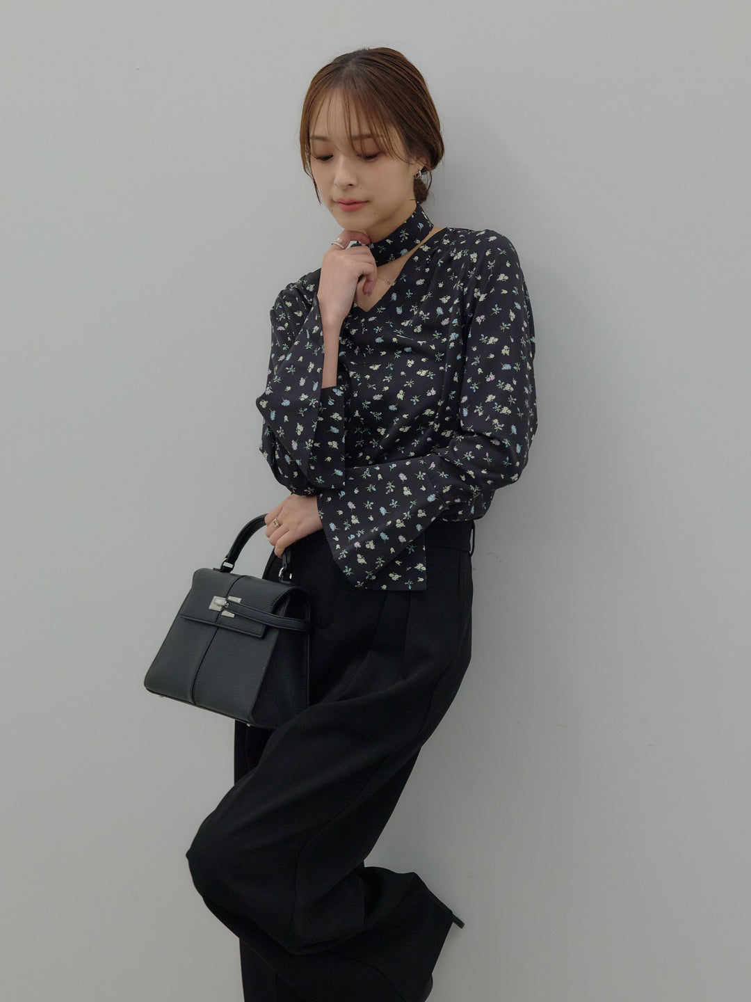 【SET】【Essential】2wayタイ付きベルスリーブサテンブラウス+ハイウエストセンタープレスワイドパンツ(2set)
