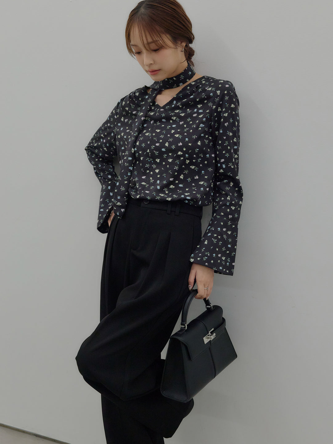 【SET】【Essential】2wayタイ付きベルスリーブサテンブラウス+ハイウエストセンタープレスワイドパンツ(2set)