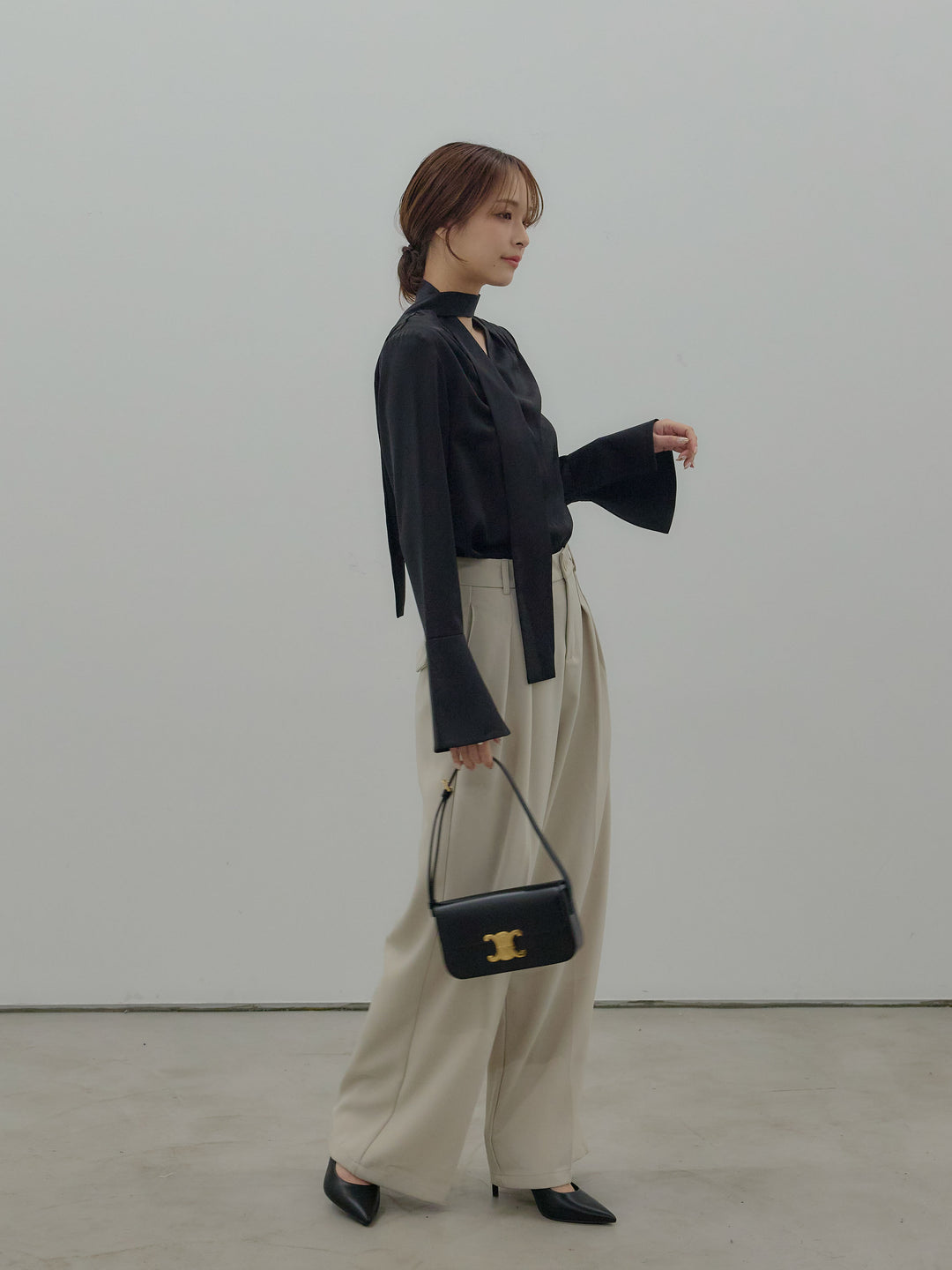 【SET】【Essential】2wayタイ付きベルスリーブサテンブラウス+ハイウエストセンタープレスワイドパンツ(2set)