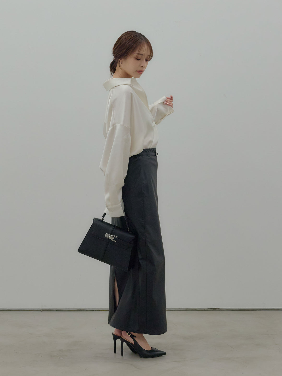 フェイクレザーナロースカート