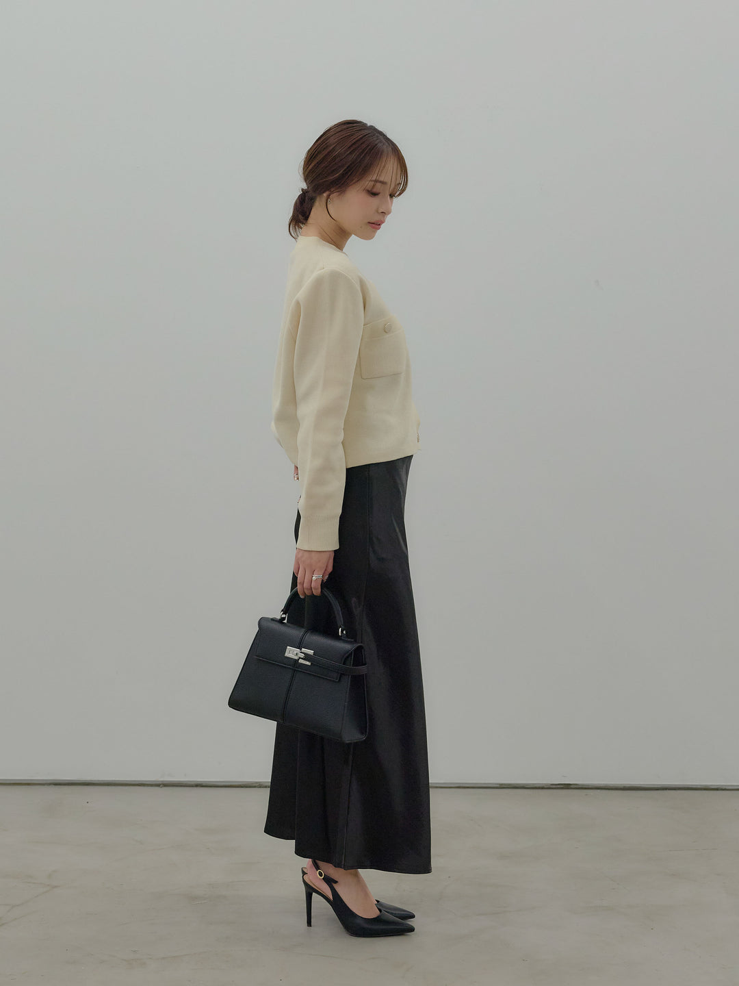 【SET】ゴールドボタンモールニットカーディガン+リュクスAラインサテンスカート(2set)