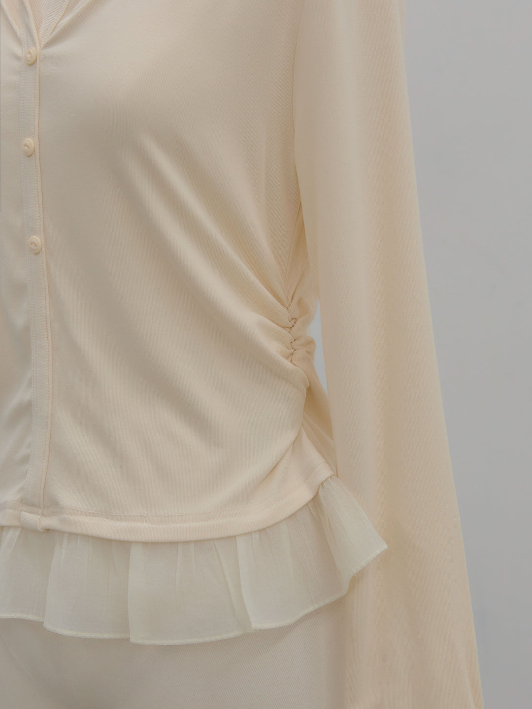 裾フリルヘンリーネックカットソー