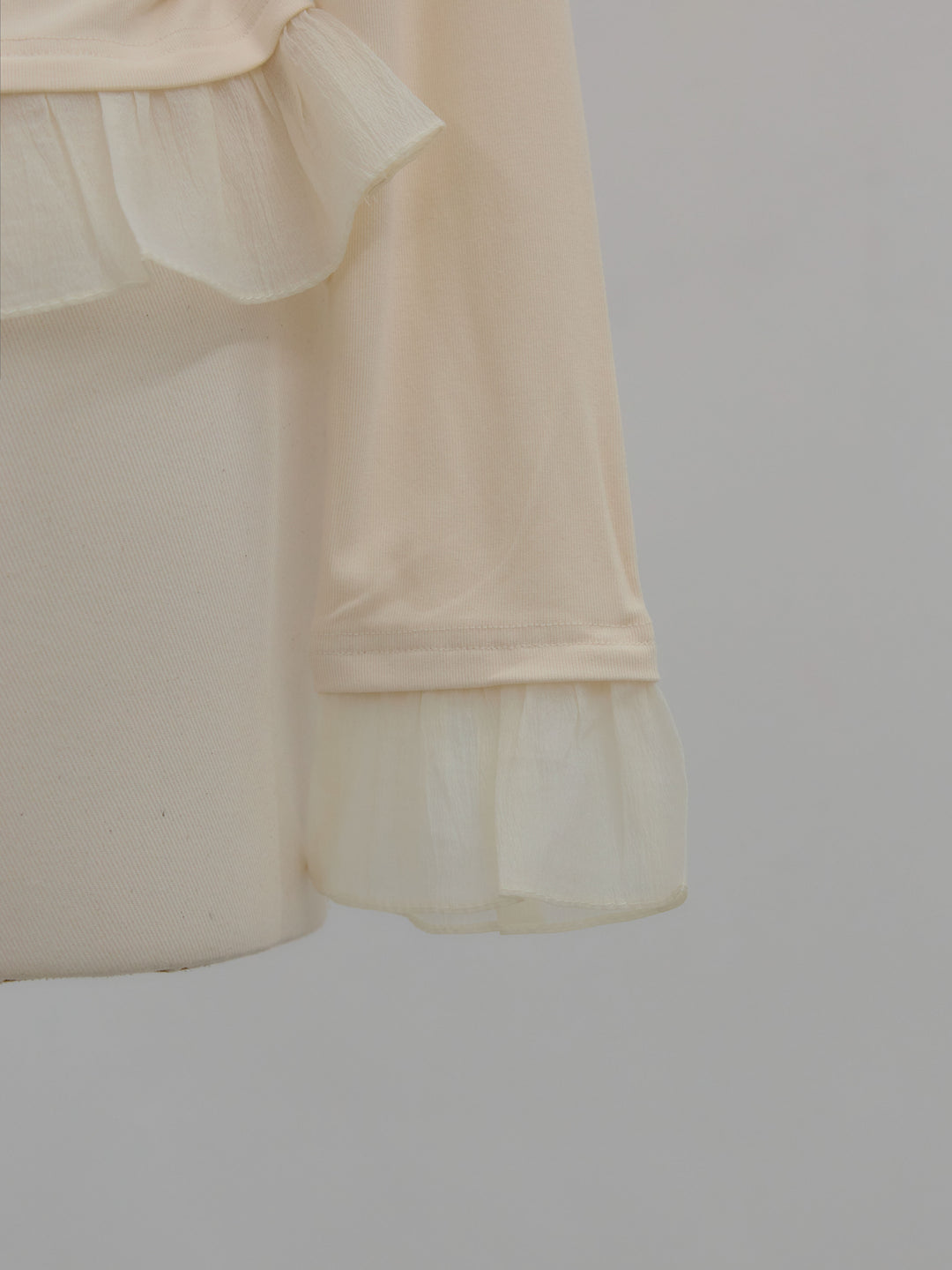 裾フリルヘンリーネックカットソー