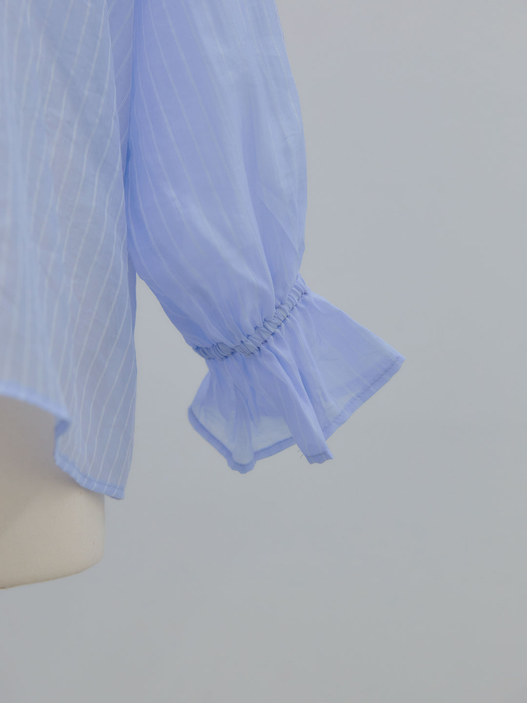 シアーピンストライプギャザーブラウス