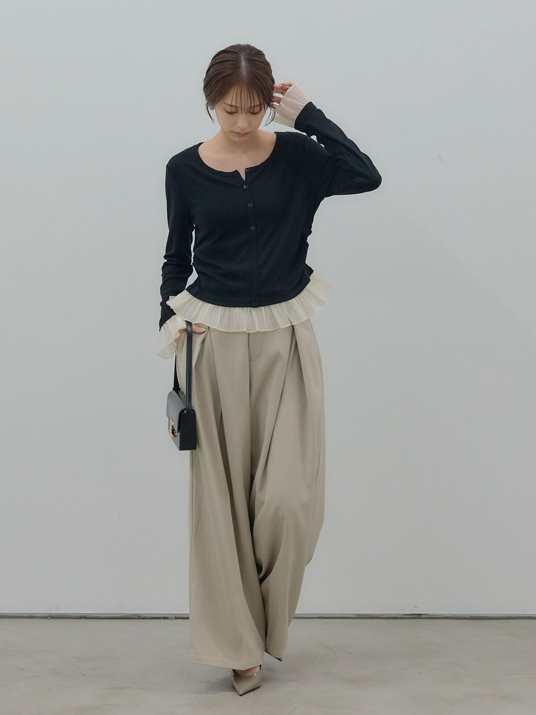 裾フリルヘンリーネックカットソー