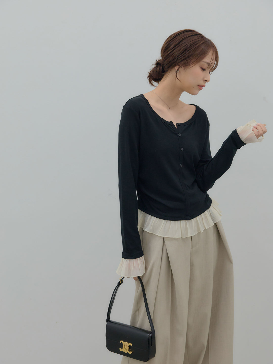 裾フリルヘンリーネックカットソー