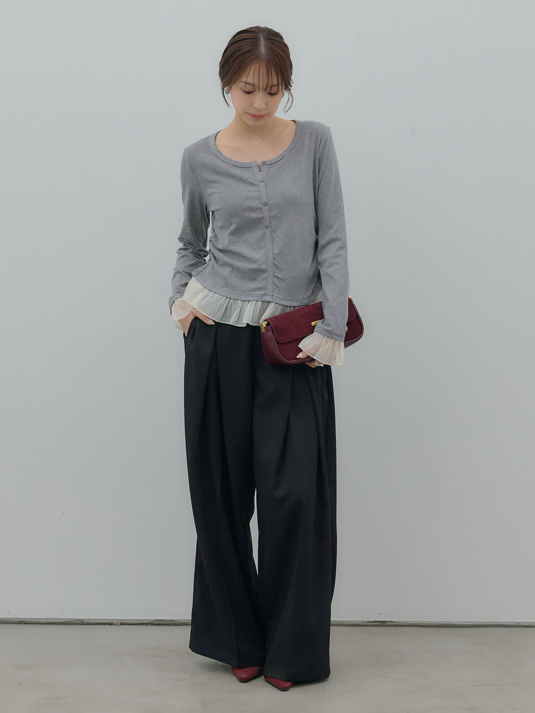 裾フリルヘンリーネックカットソー