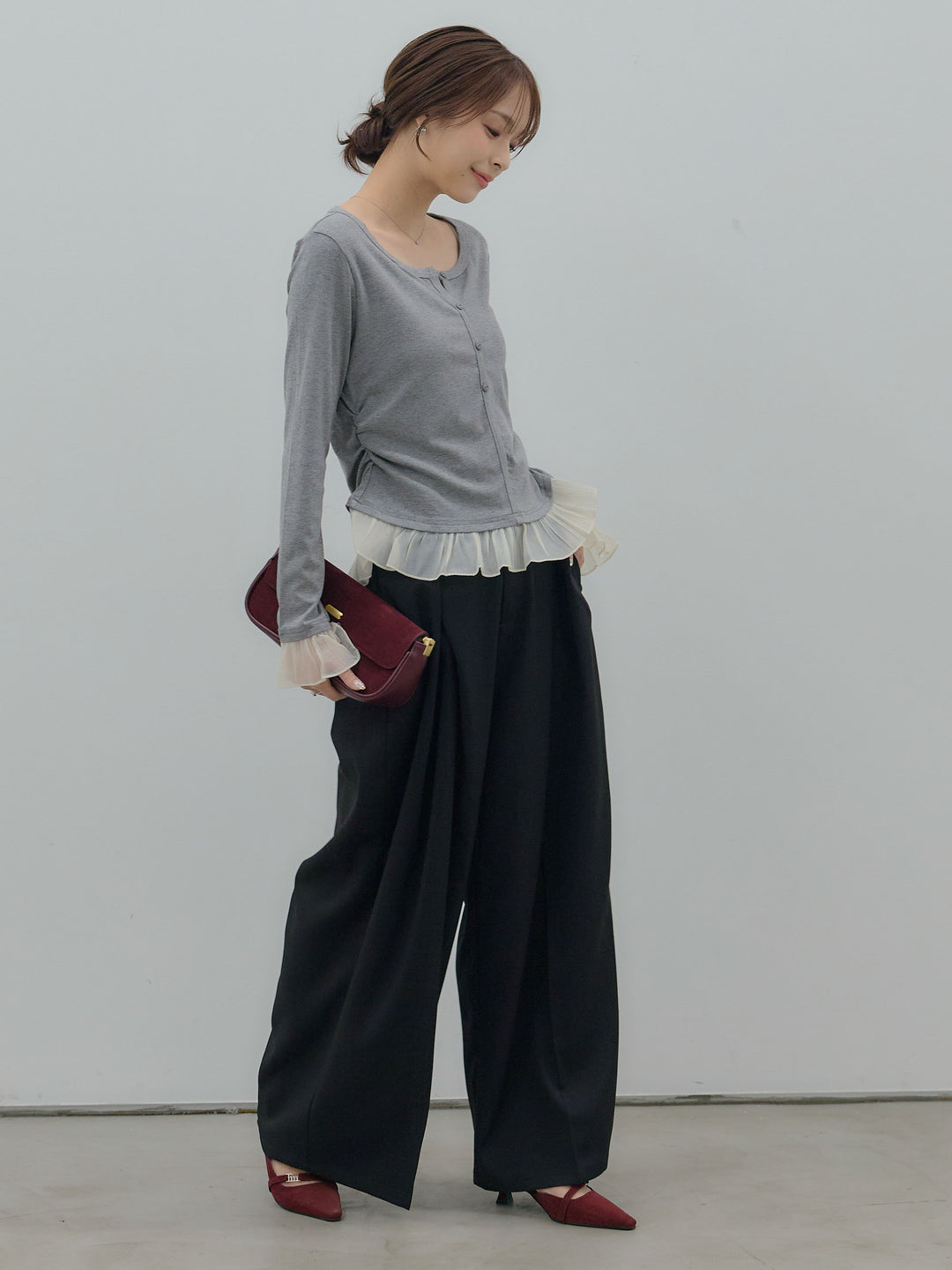 裾フリルヘンリーネックカットソー