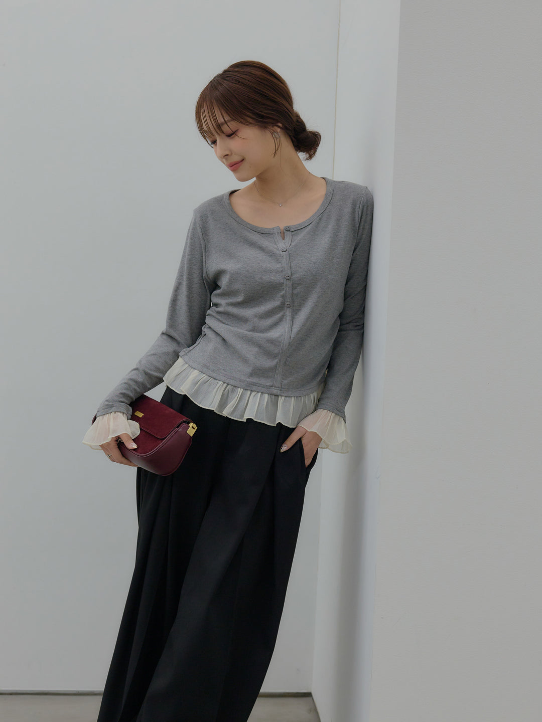 裾フリルヘンリーネックカットソー