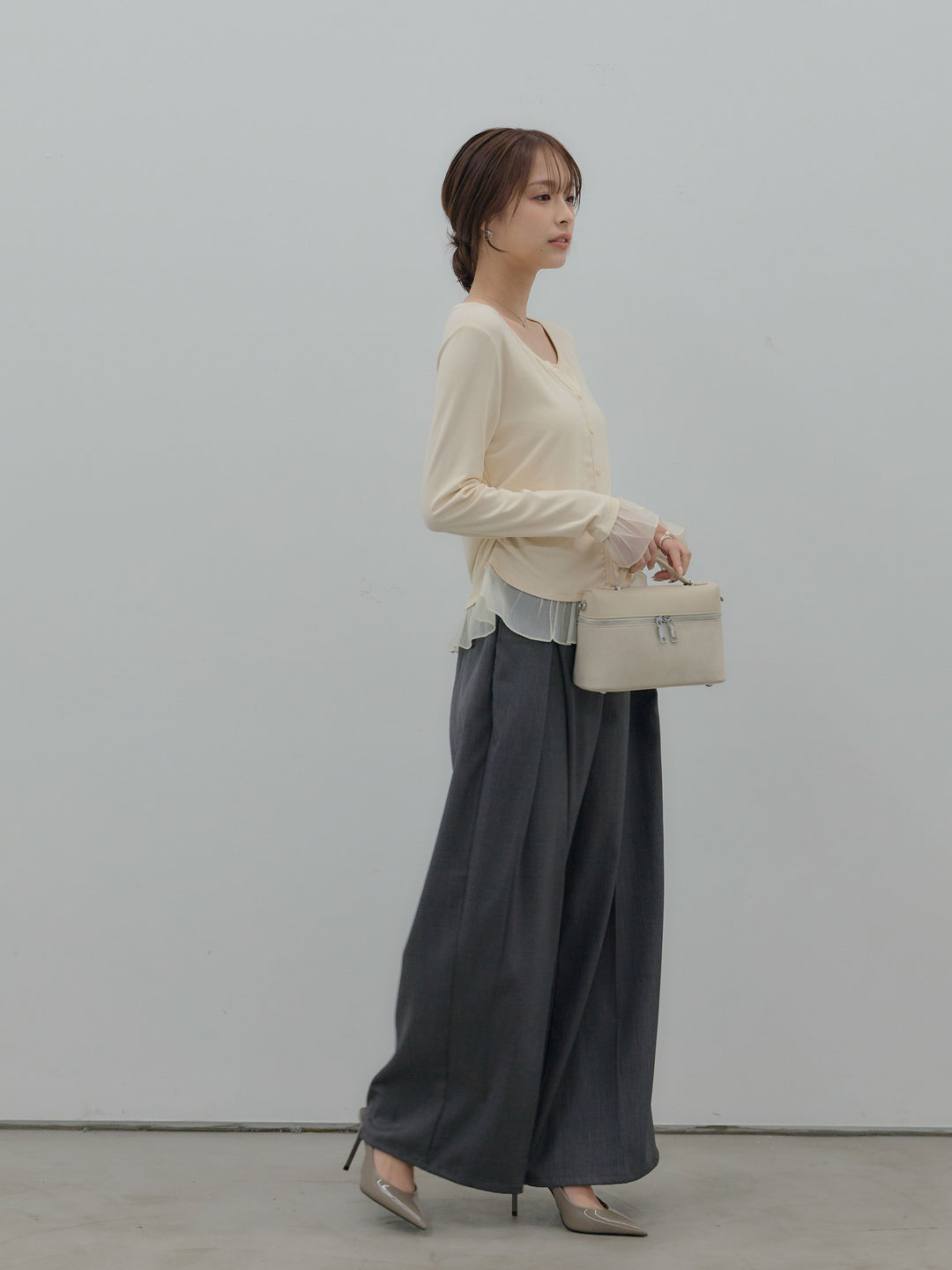 裾フリルヘンリーネックカットソー