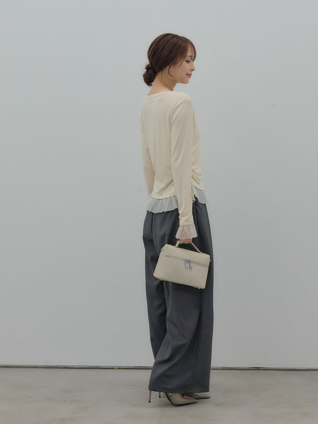 裾フリルヘンリーネックカットソー