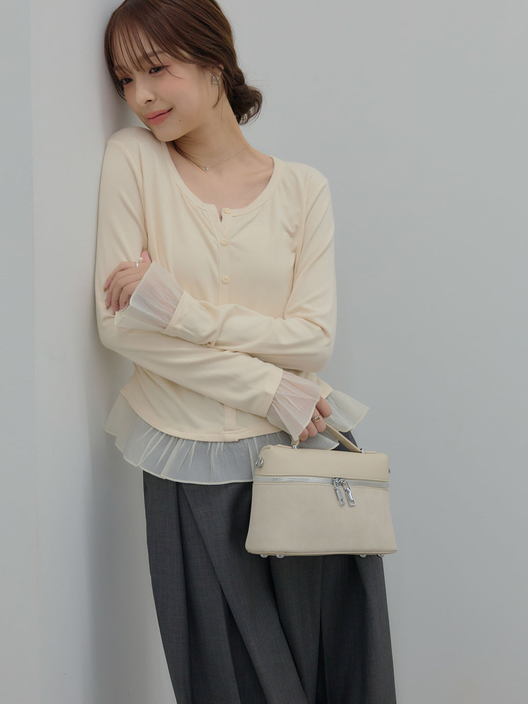 裾フリルヘンリーネックカットソー