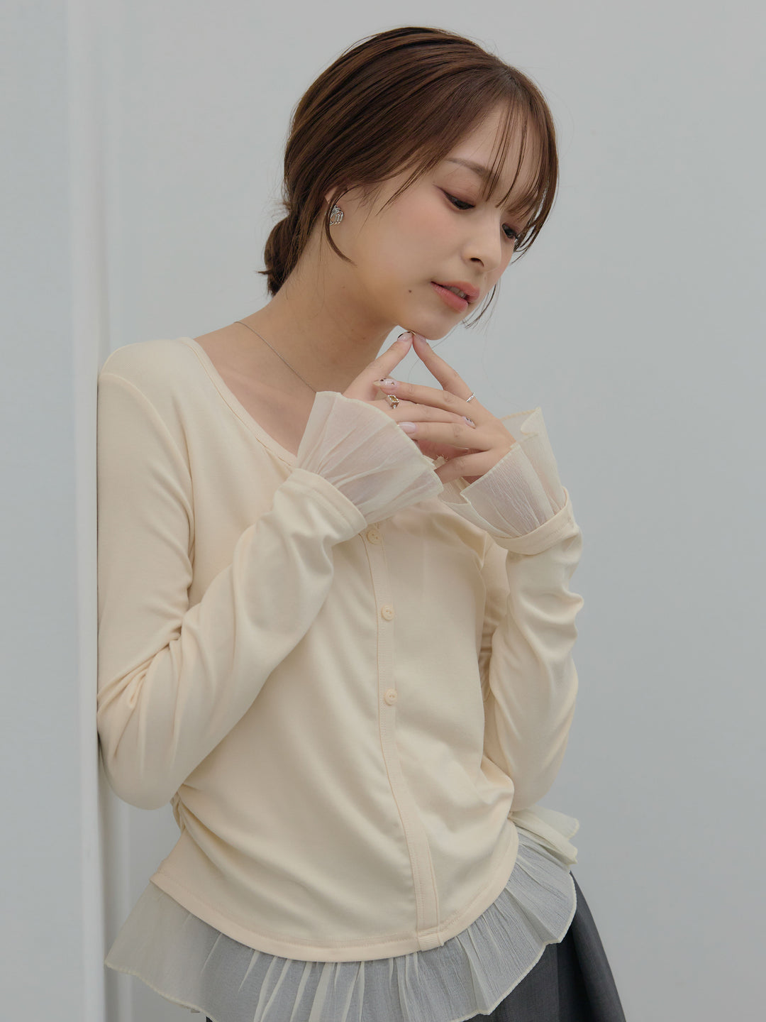 裾フリルヘンリーネックカットソー