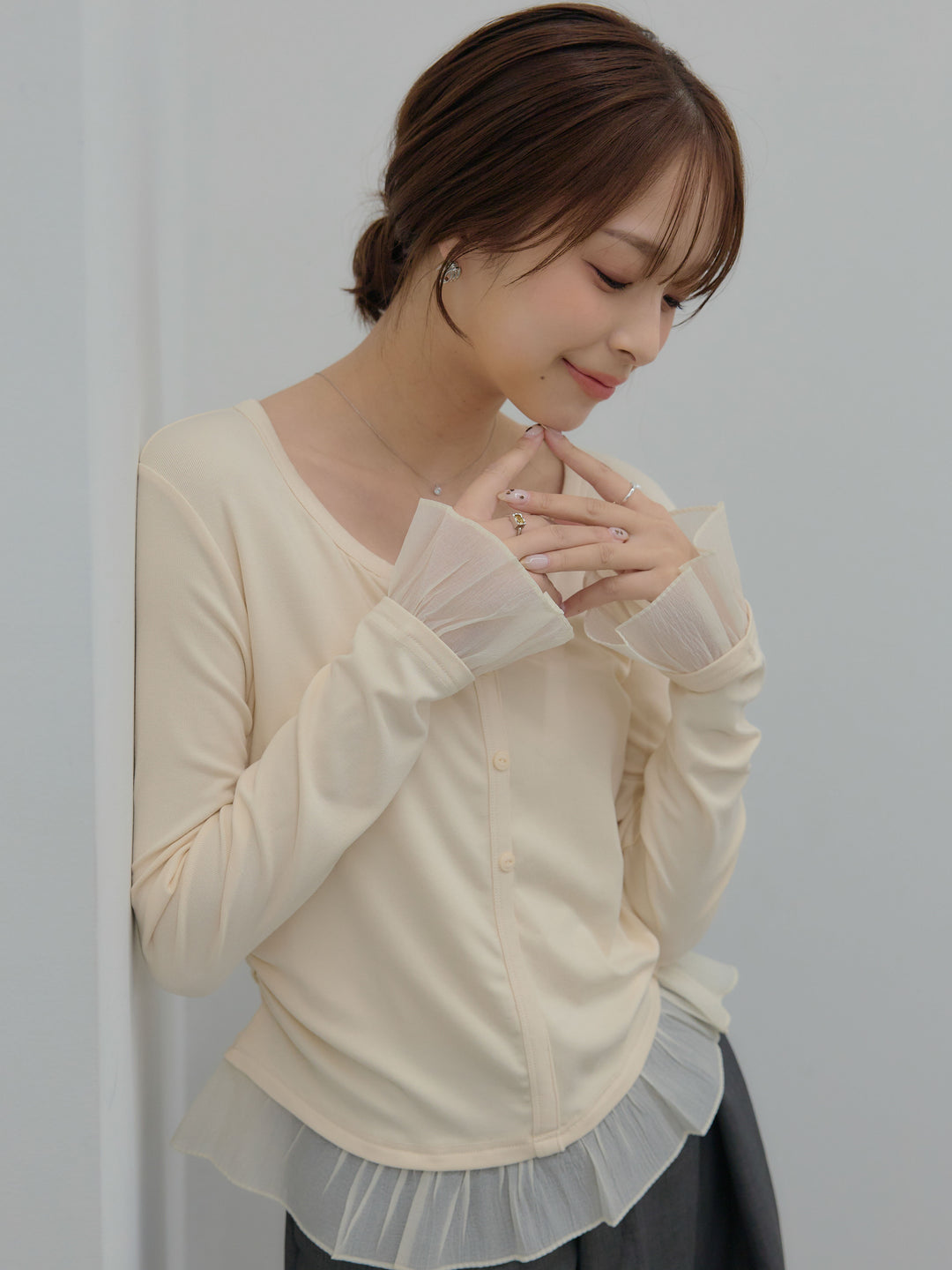 裾フリルヘンリーネックカットソー