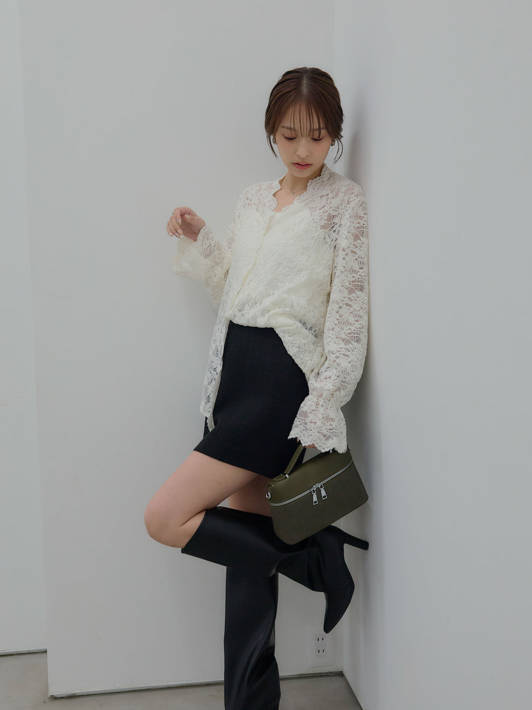 【SET】Vネック総レースブラウス+【Essential】ツイードミニスカート(2set)