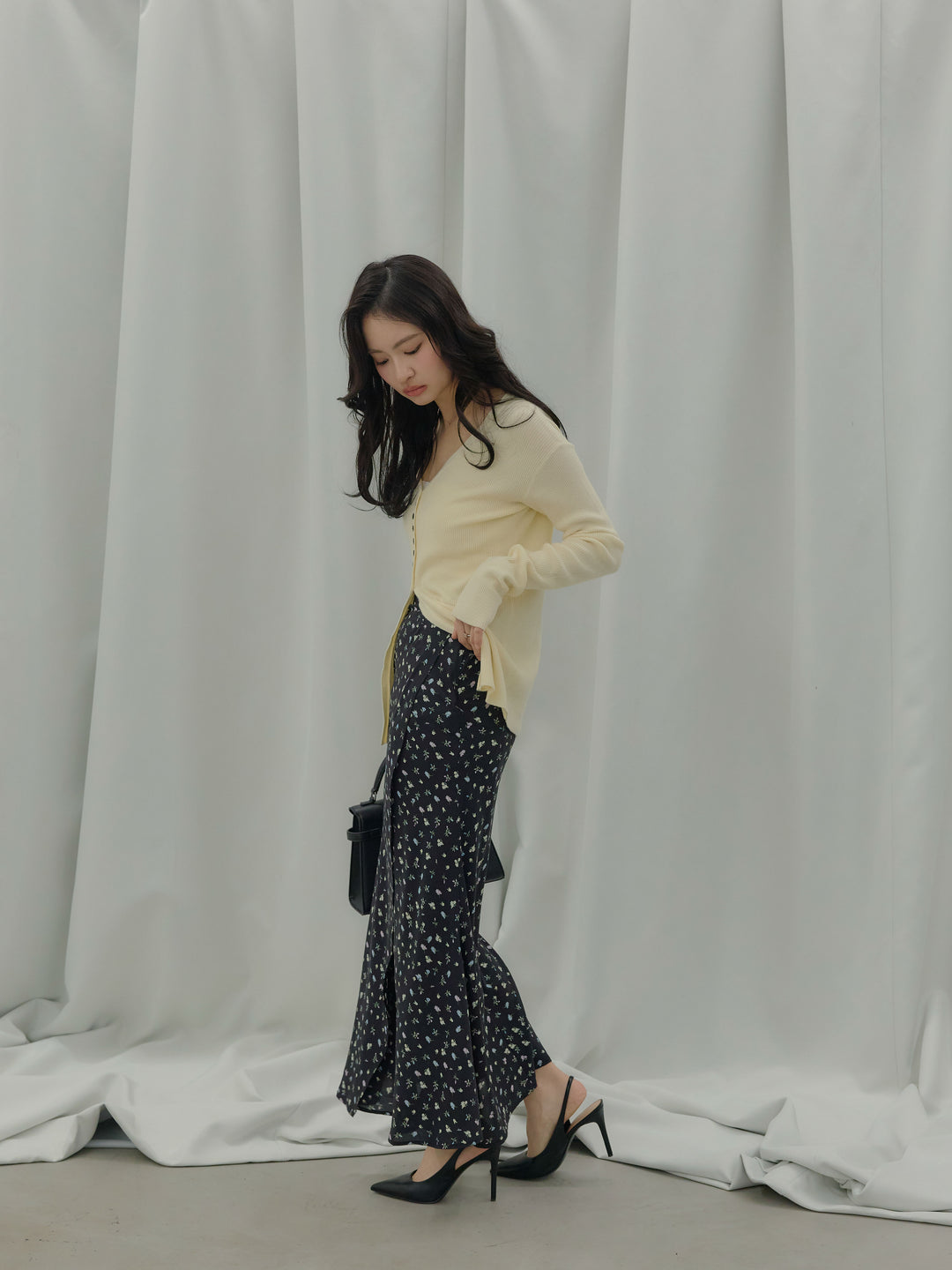 【SET】ソフトタッチVネックカーディガン+【Essential】Wrap design satin mermaid skirt(2set)