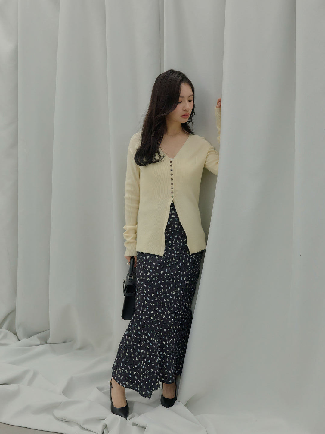 【SET】ソフトタッチVネックカーディガン+【Essential】Wrap design satin mermaid skirt(2set)